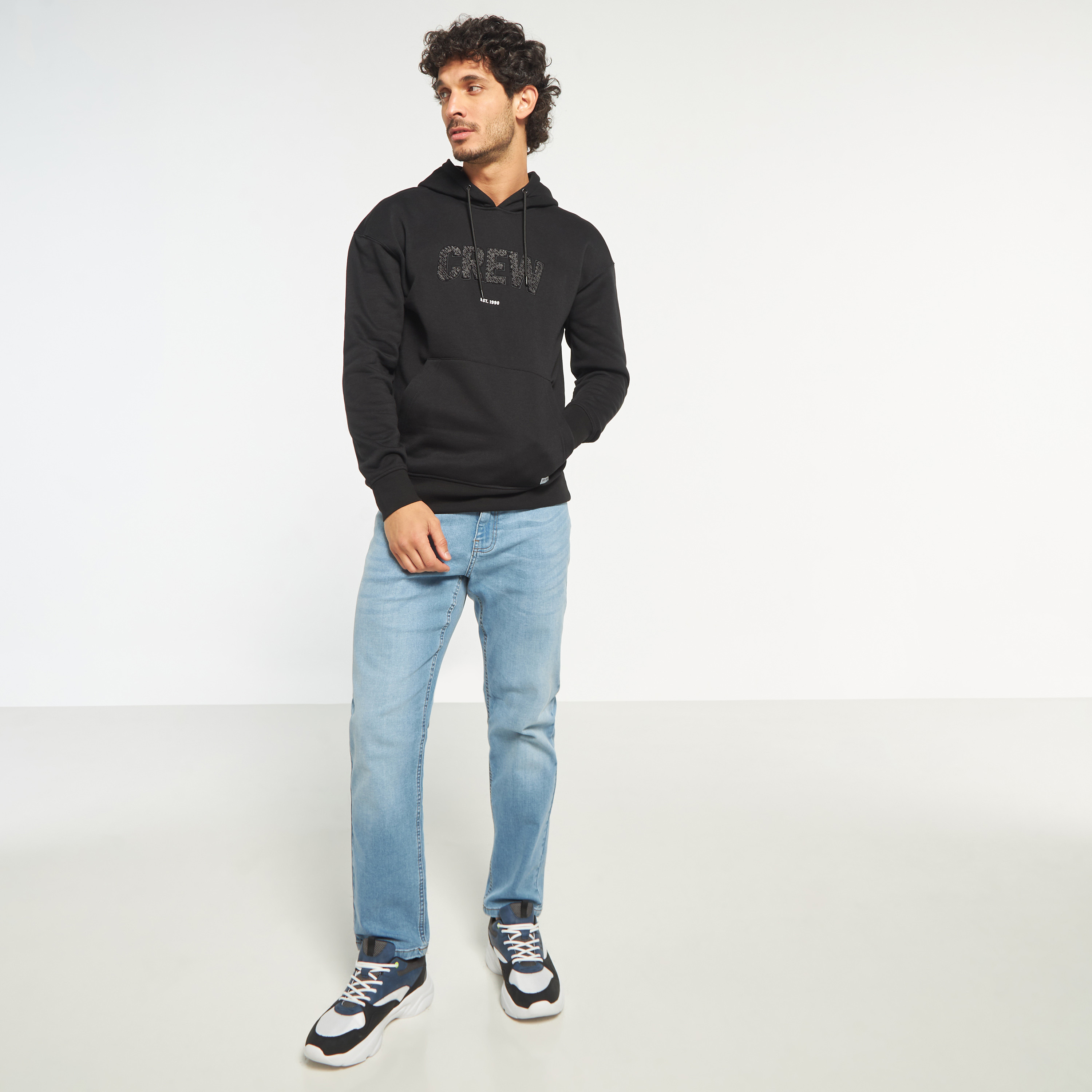هودي من جاك آند جونز ذو مزخرف بأكمام طويلة مع جيب كانغارو-men-winterwear-hoodiesandsweatshirts-image-2