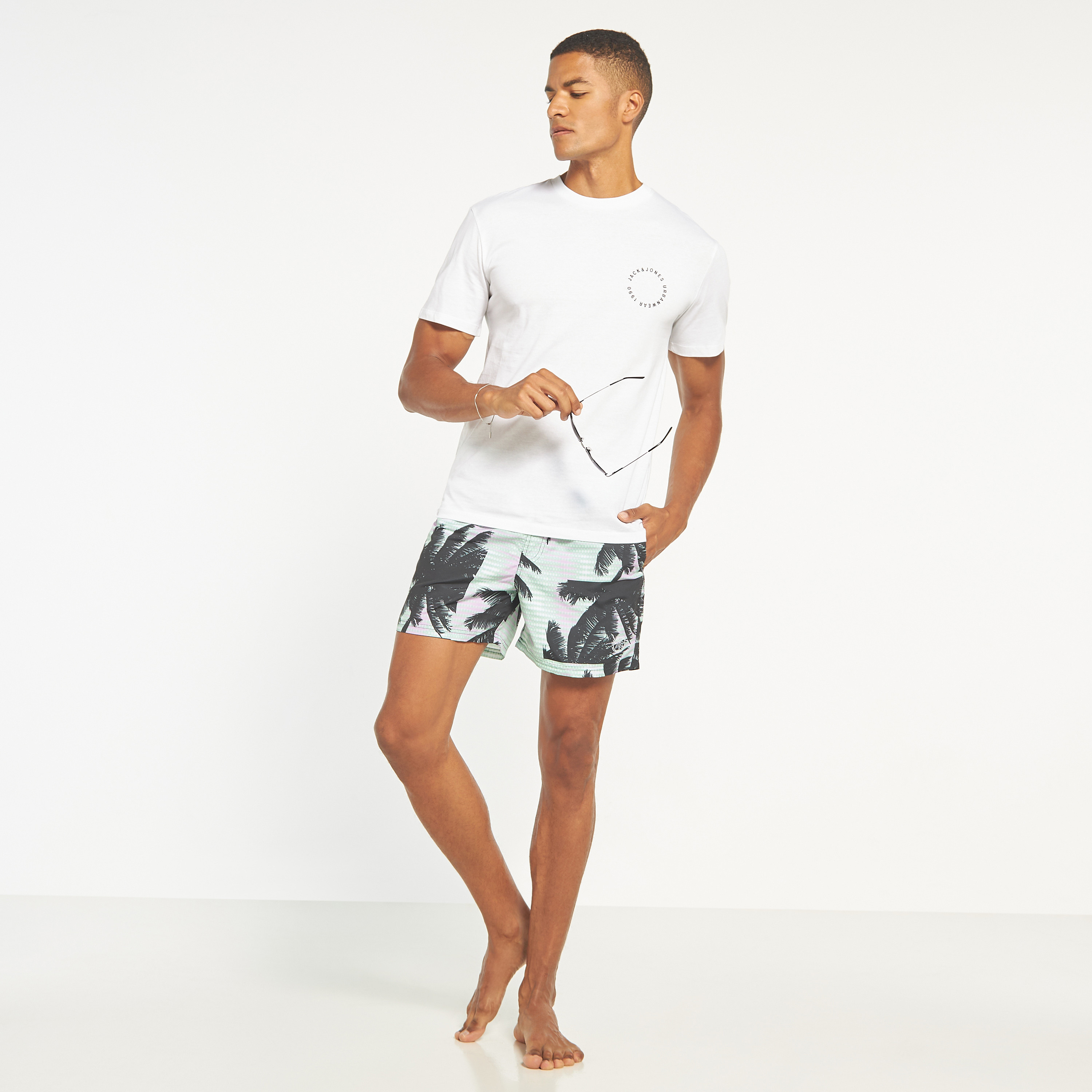 السراويل السباحة من جاك آند جونز برباط متوسط الخصر بطبعات-men-clothing-swimandbeach-shorts-image-6