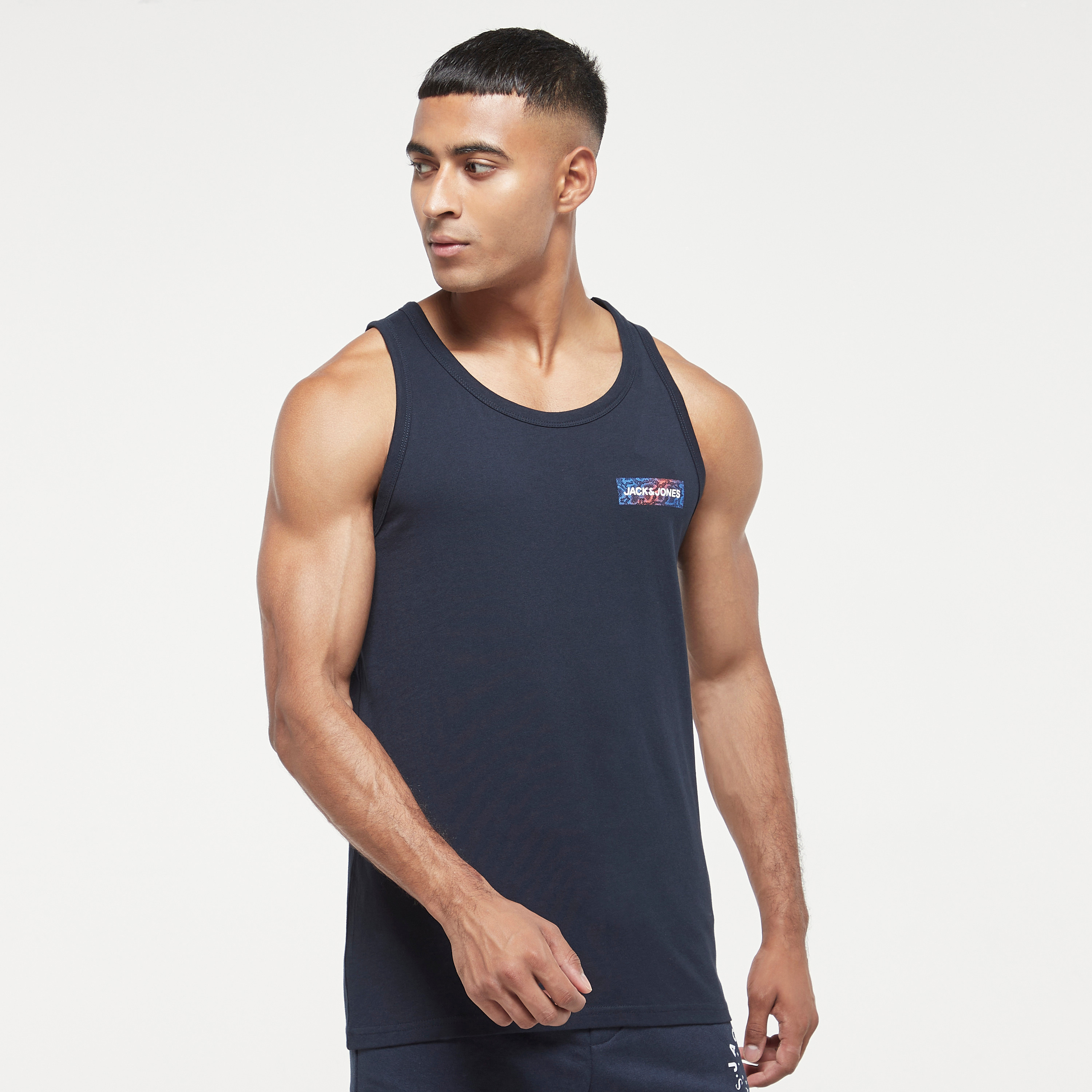سترة رجالي سادة بدون أكمام بياقة دائرية من جاك اند جونز-men-clothing-tshirtsandpolos-vests-image-2
