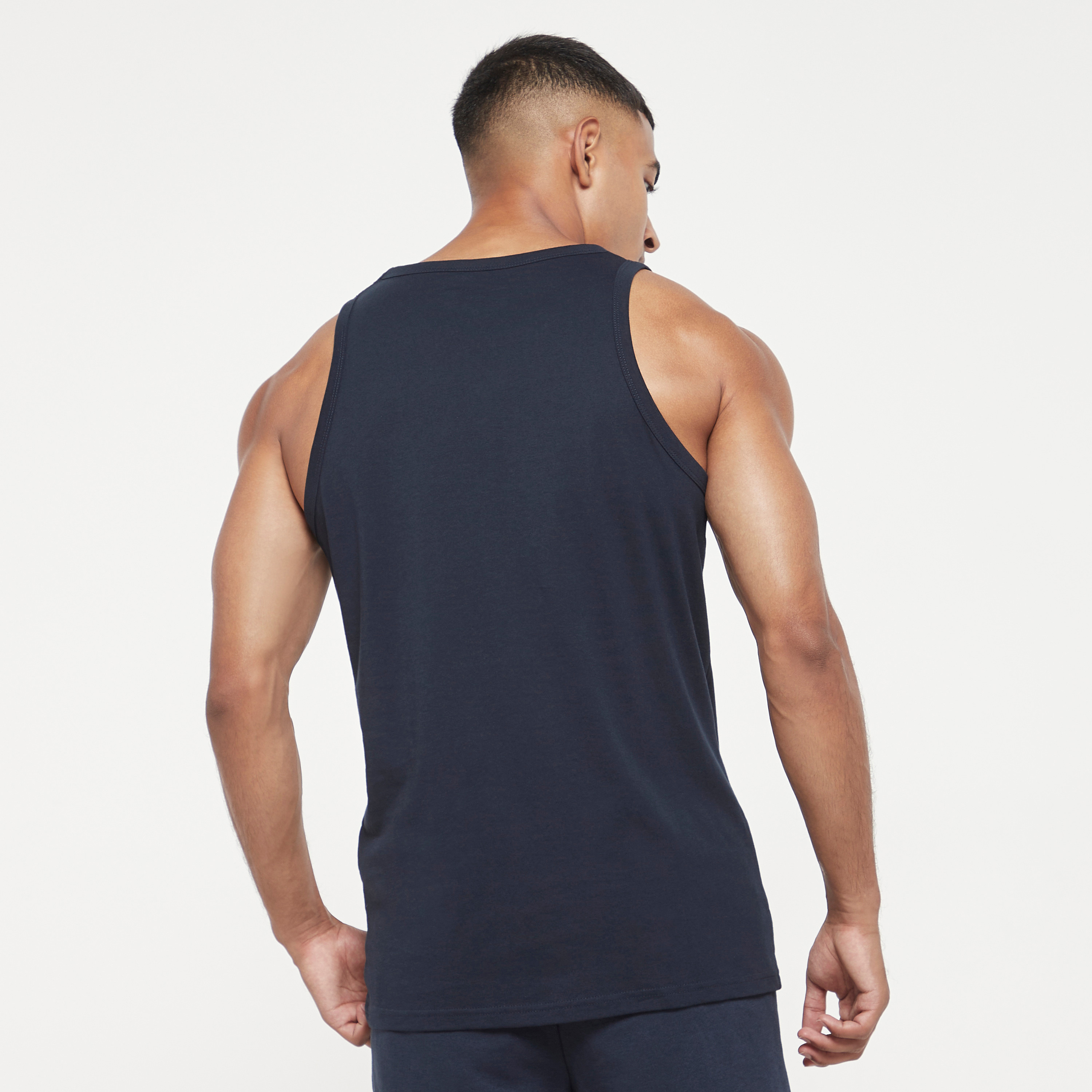 سترة رجالي سادة بدون أكمام بياقة دائرية من جاك اند جونز-men-clothing-tshirtsandpolos-vests-image-4