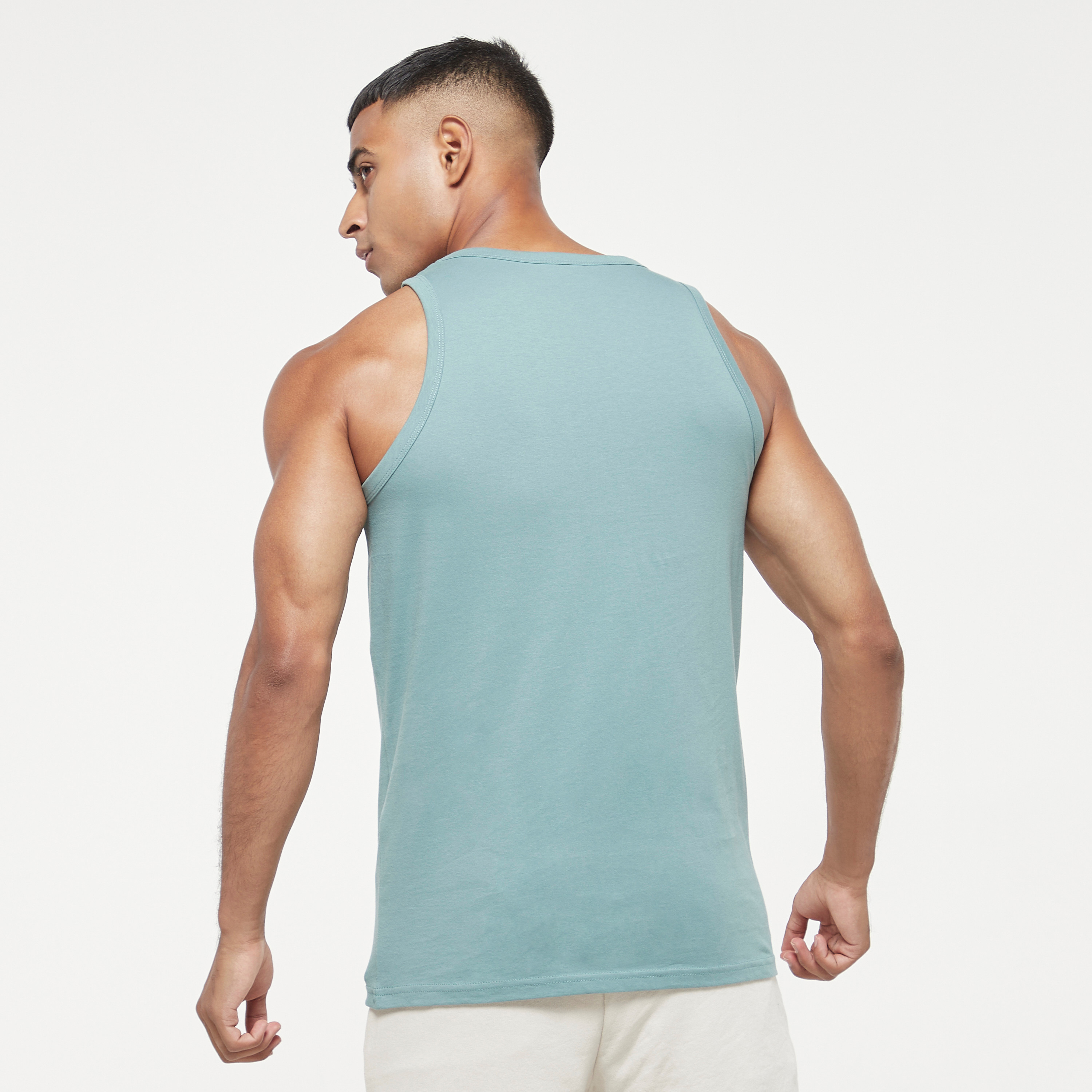 سترة رجالي سادة بدون أكمام بياقة دائرية من جاك اند جونز-men-clothing-tshirtsandpolos-vests-image-8