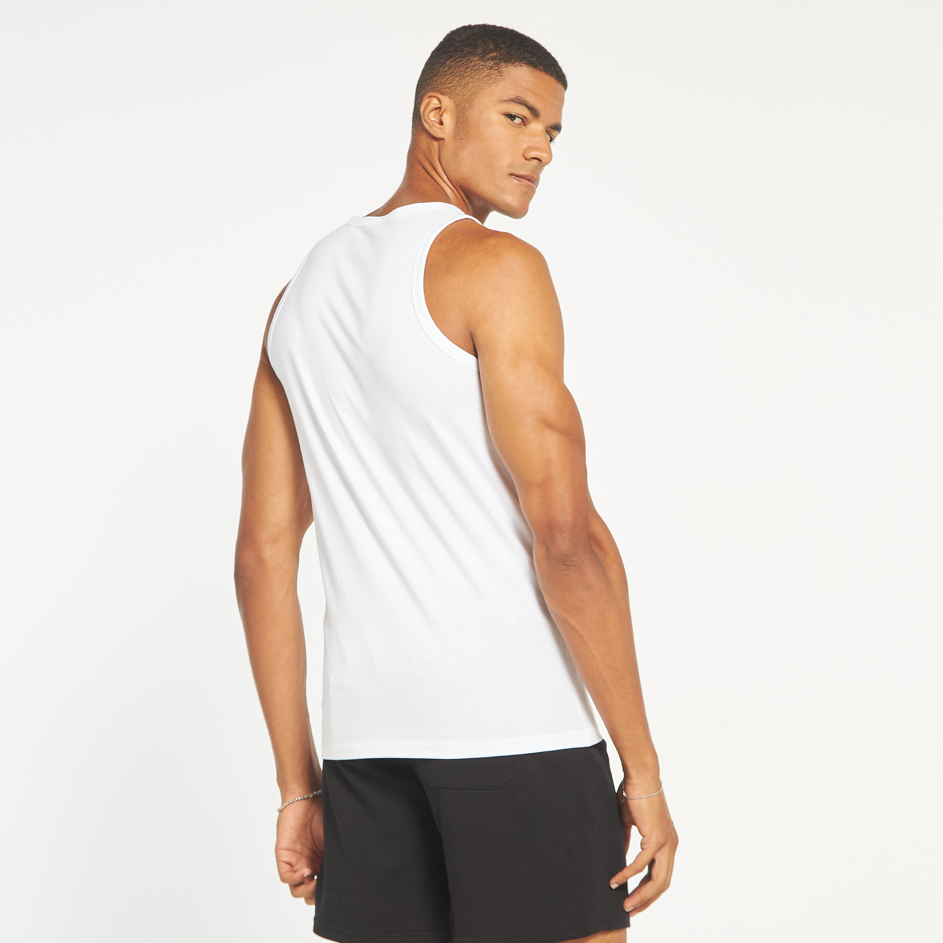 سترة رجالي سادة بدون أكمام بياقة دائرية من جاك اند جونز-men-clothing-tshirtsandpolos-vests-image-12