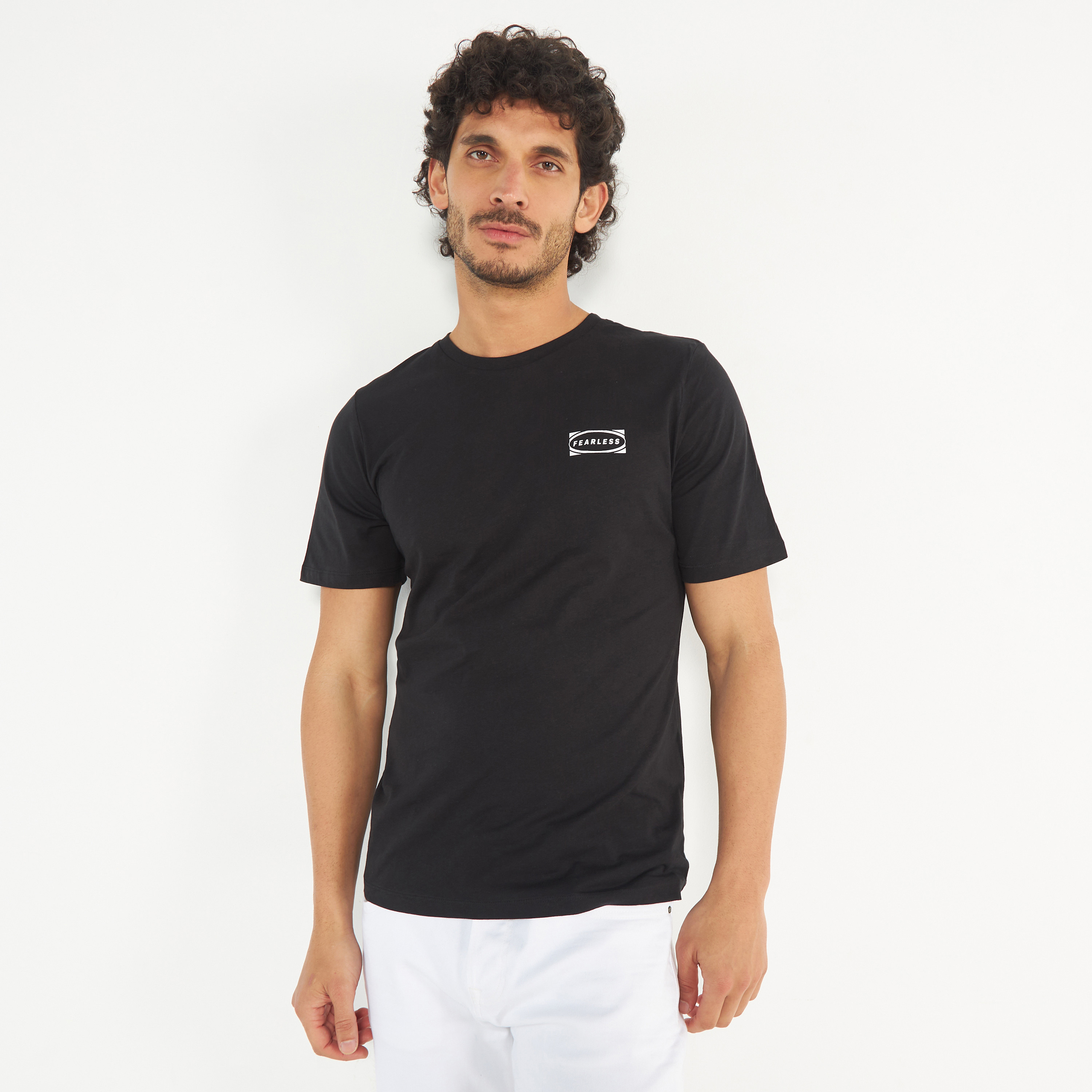 تي شيرت من جاك آند جونز مطبوع بأكمام قصيرة و ياقة مستديرة-men-clothing-tshirtsandpolos-tshirts-image-1