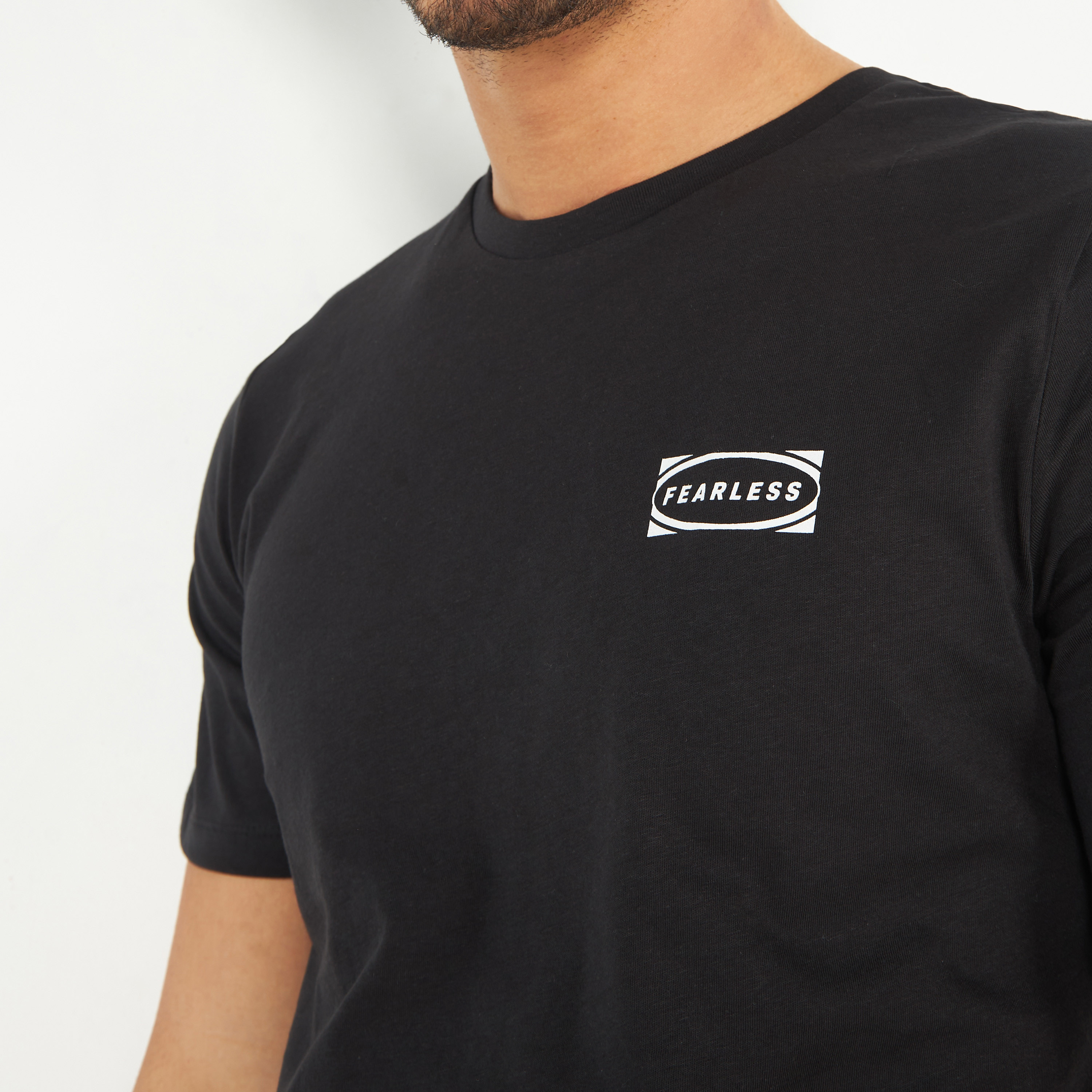 تي شيرت من جاك آند جونز مطبوع بأكمام قصيرة و ياقة مستديرة-men-clothing-tshirtsandpolos-tshirts-image-4