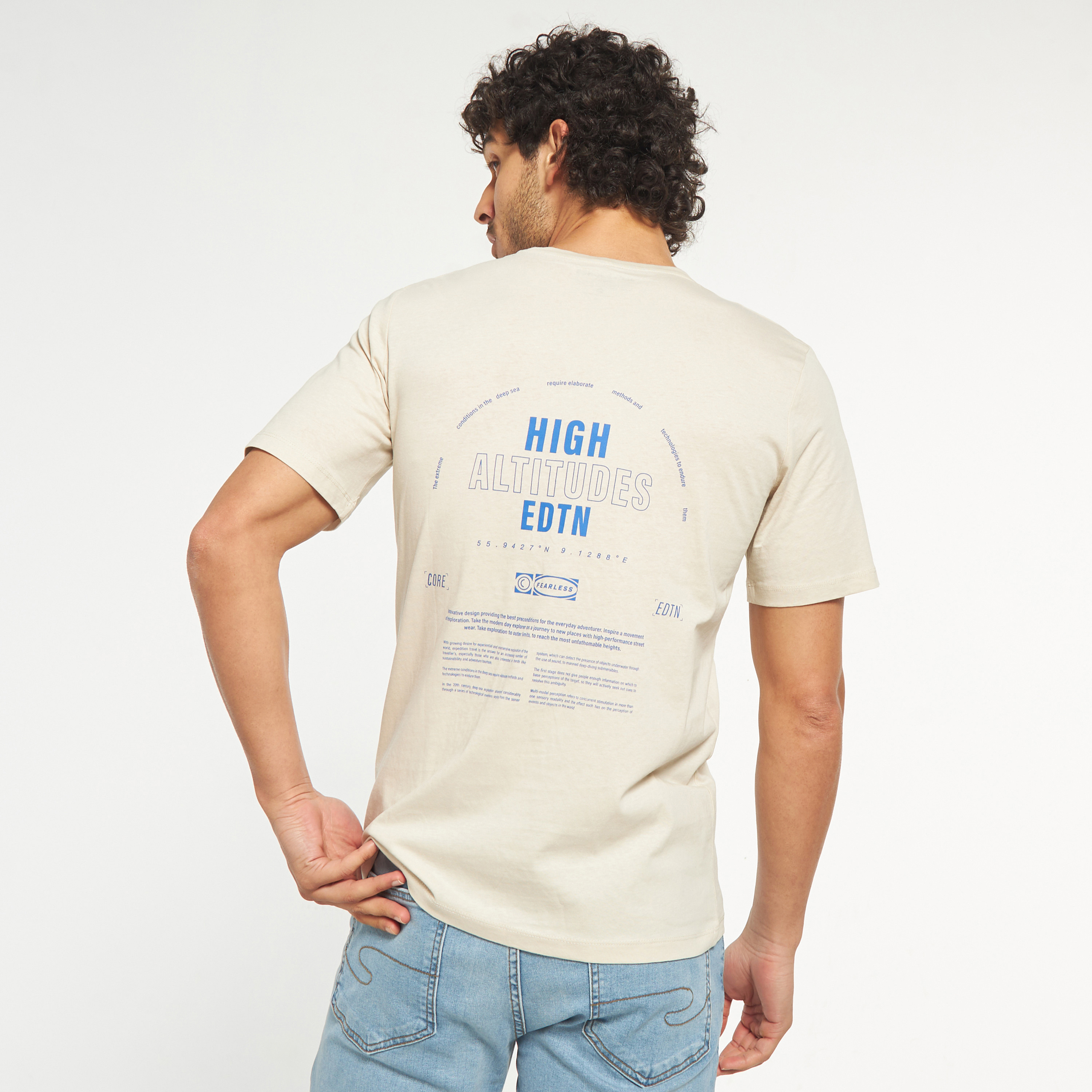 تي شيرت من جاك آند جونز مطبوع بأكمام قصيرة و ياقة مستديرة-men-clothing-tshirtsandpolos-tshirts-image-9