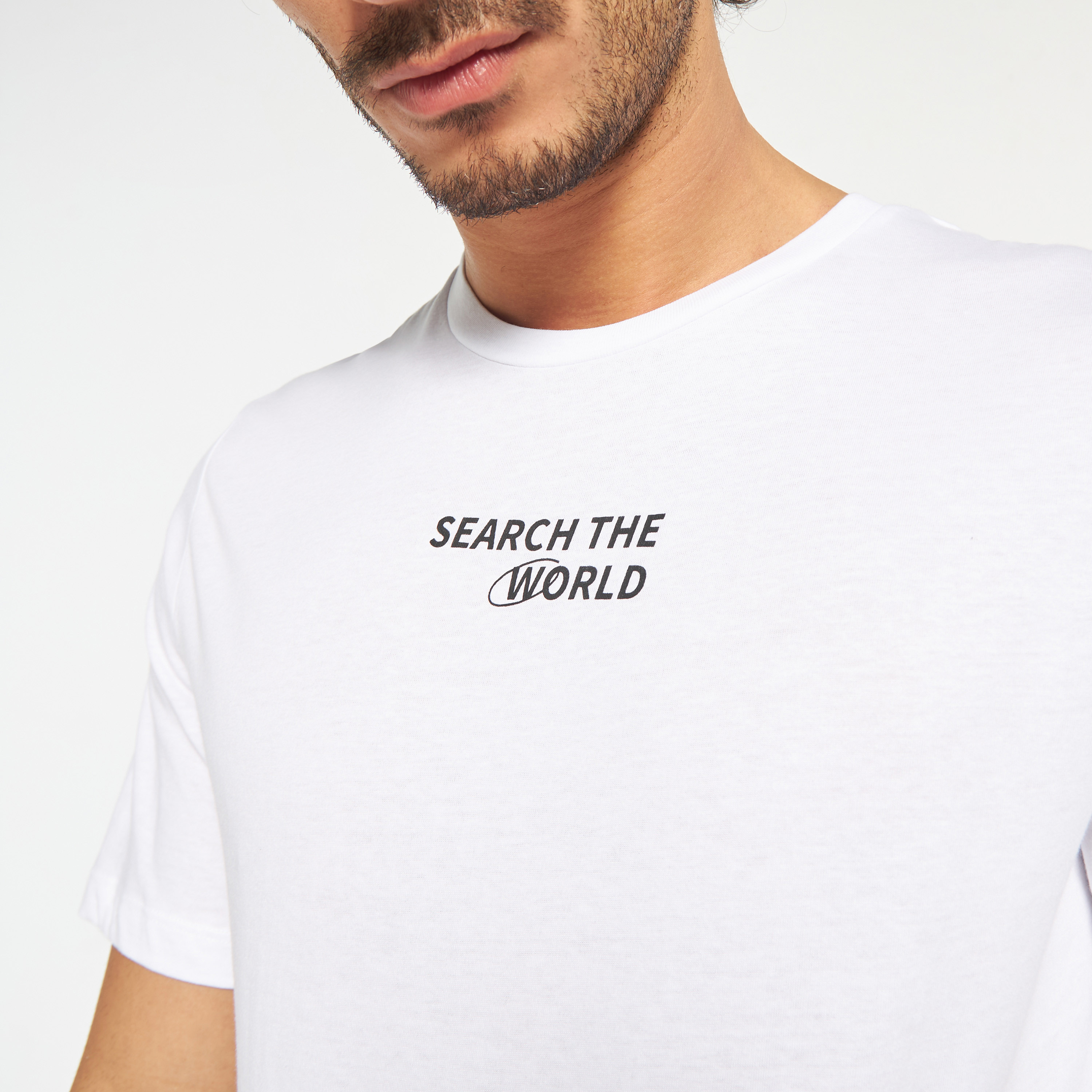 تي شيرت من جاك آند جونز مطبوع بأكمام قصيرة و ياقة مستديرة-men-clothing-tshirtsandpolos-tshirts-image-16