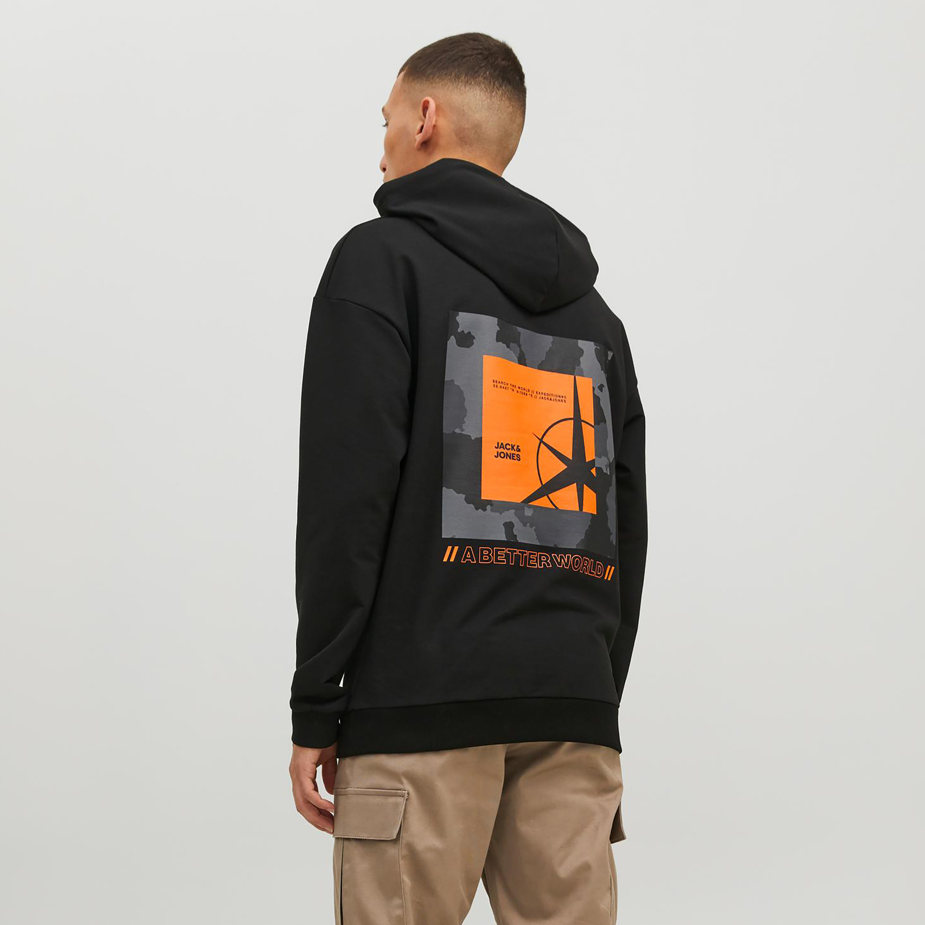 هودي من جاك آند جونز مطبوع بأكمام طويلة مع جيب كانغارو-men-winterwear-hoodiesandsweatshirts-image-4