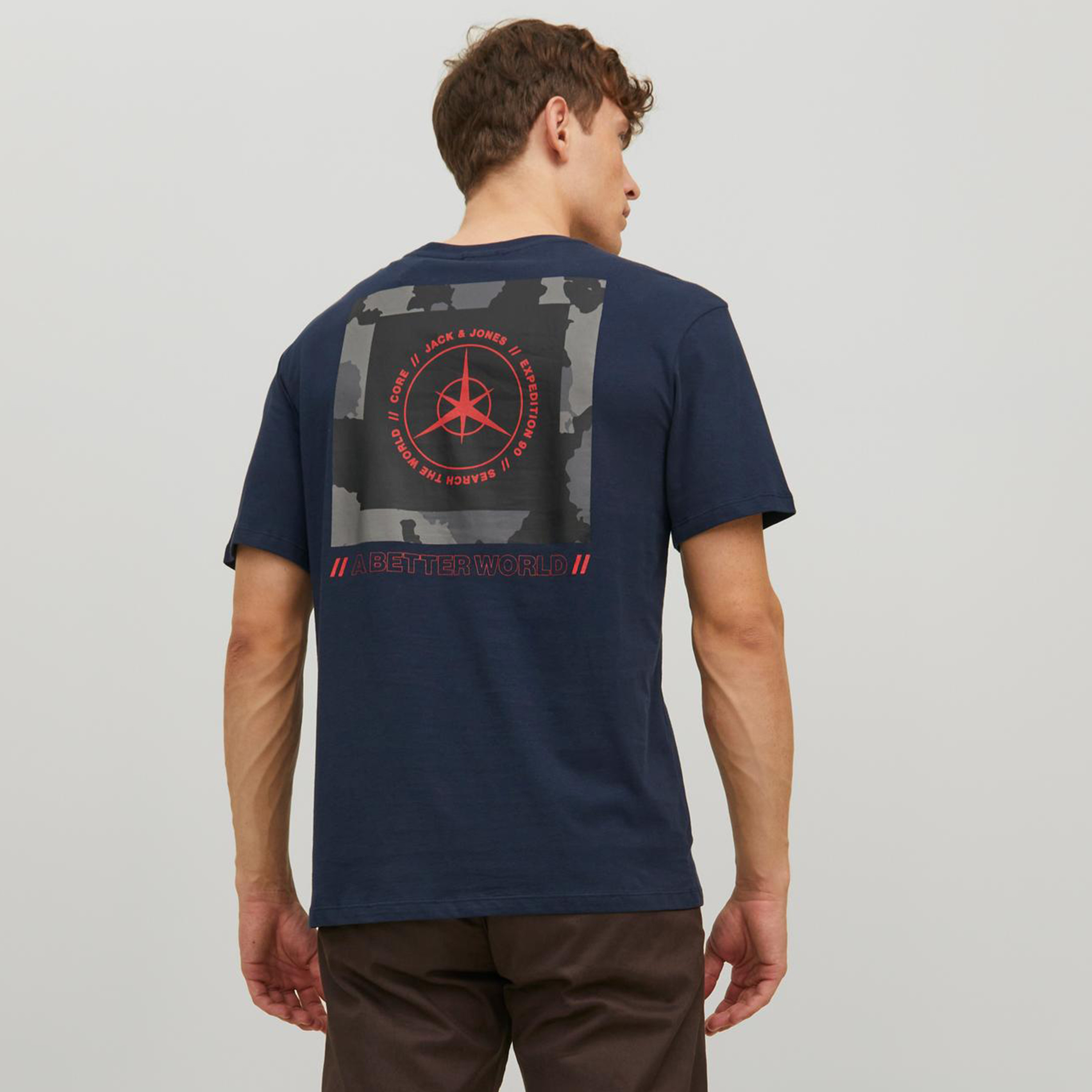 تي شيرت من جاك آند جونز مطبوع بأكمام قصيرة و ياقة مستديرة-men-clothing-tshirtsandpolos-tshirts-image-9