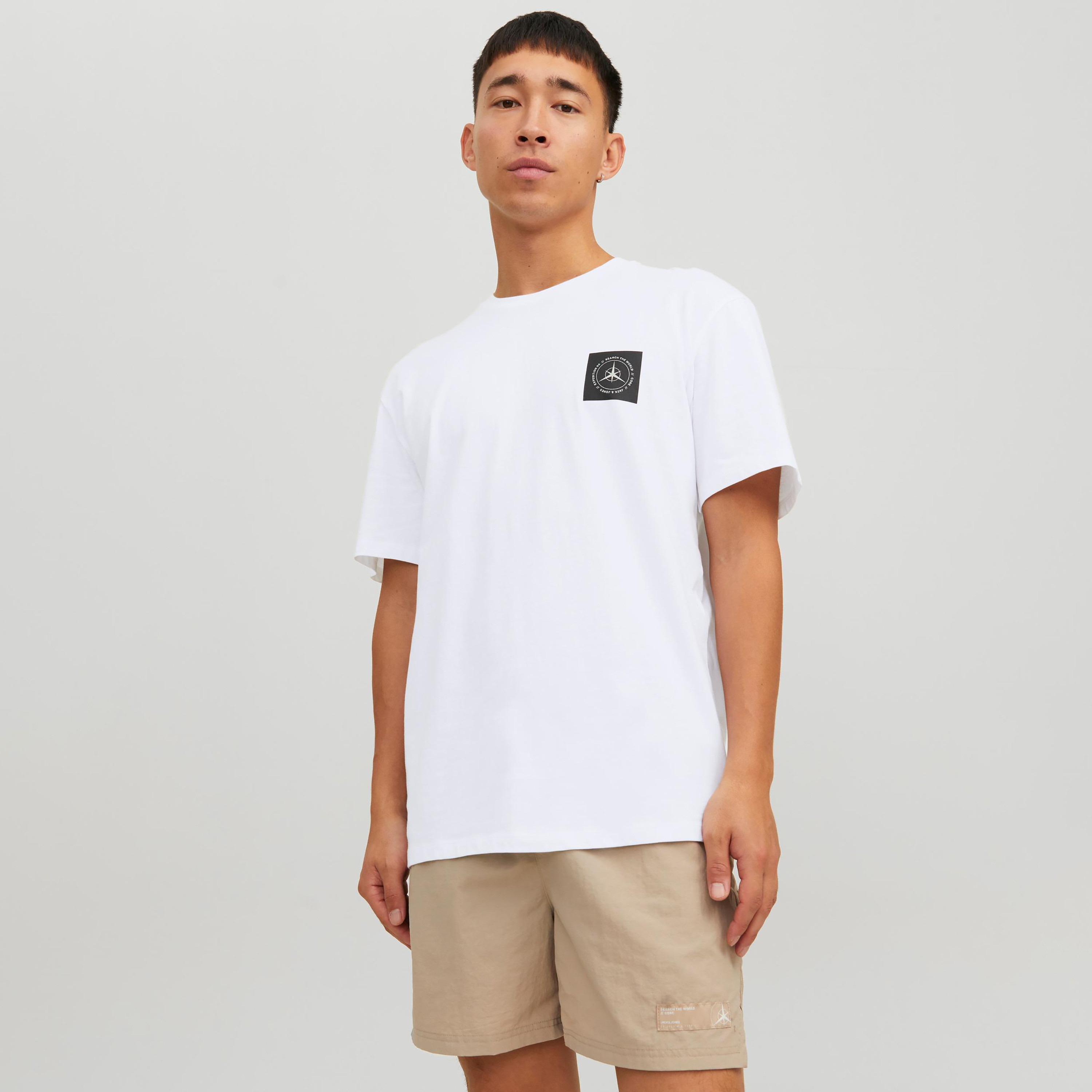 تي شيرت من جاك آند جونز مطبوع بأكمام قصيرة و ياقة مستديرة-men-clothing-tshirtsandpolos-tshirts-image-11