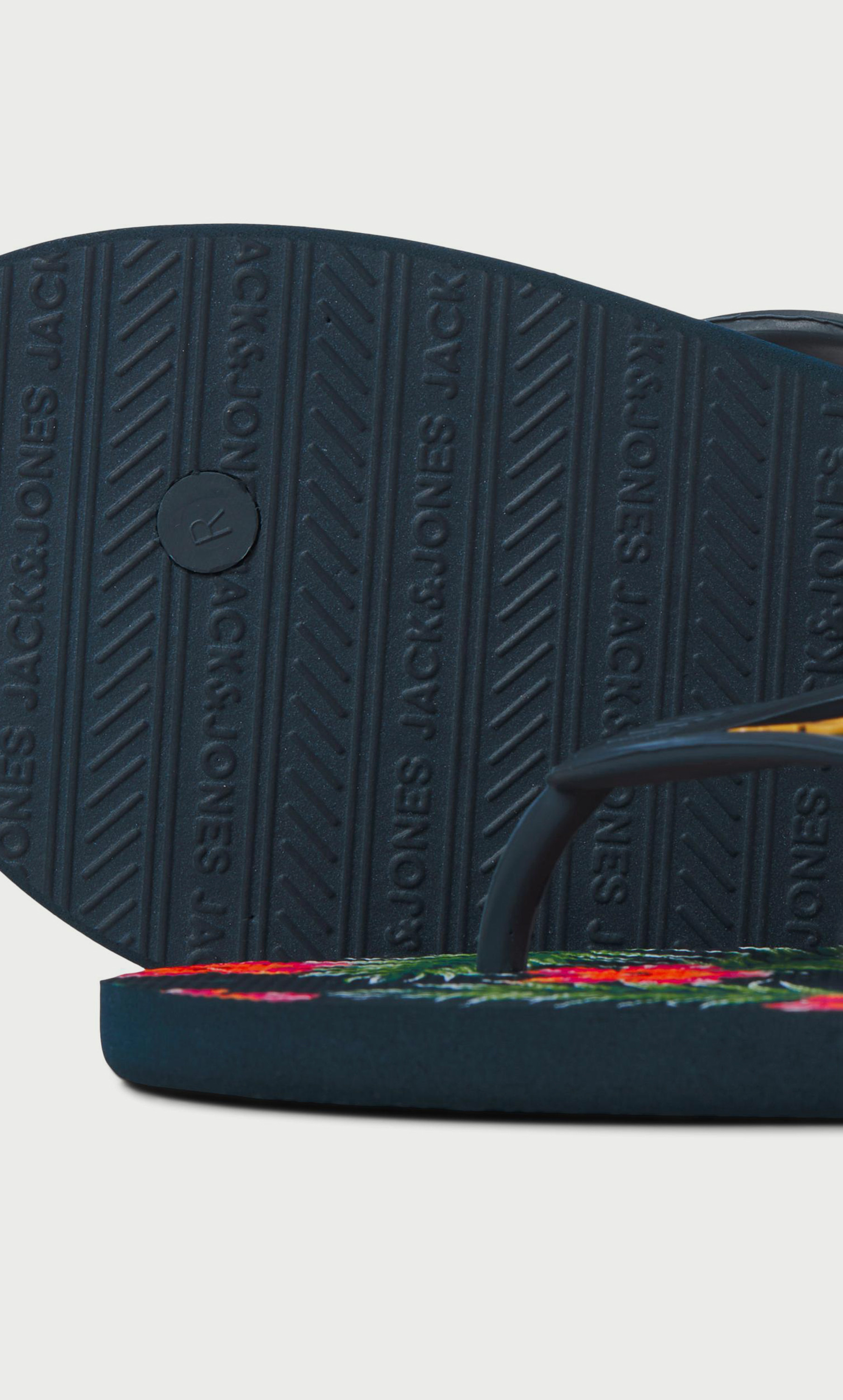 فليب فلوب من جاك آند جونز للرجال 12230643-men-shoes-flipflopsandslides-image-8