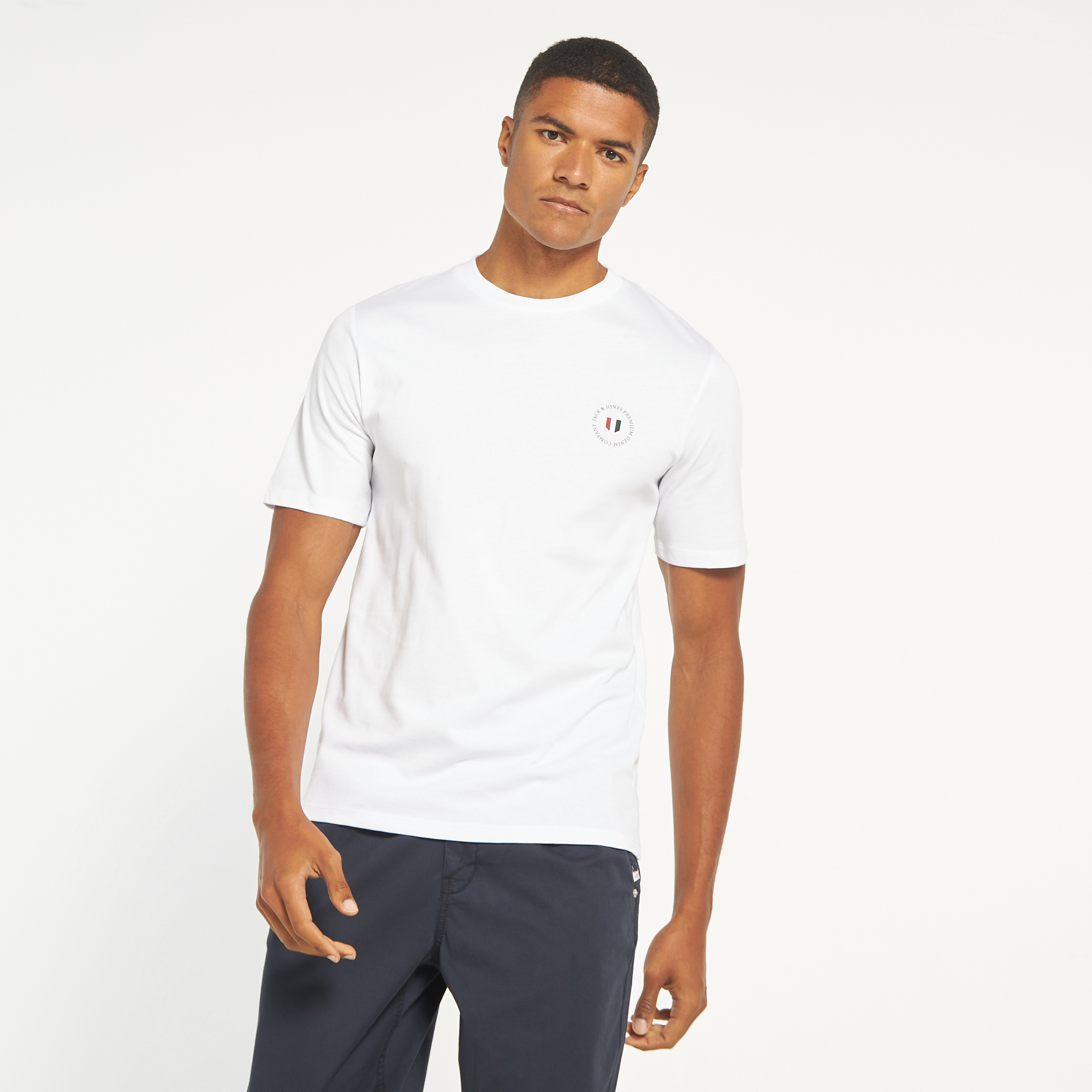 تي شيرت سادة بأكمام قصيرة ورقبة مستديرة من جاك اند جونز-men-clothing-tshirtsandpolos-tshirts-image-5