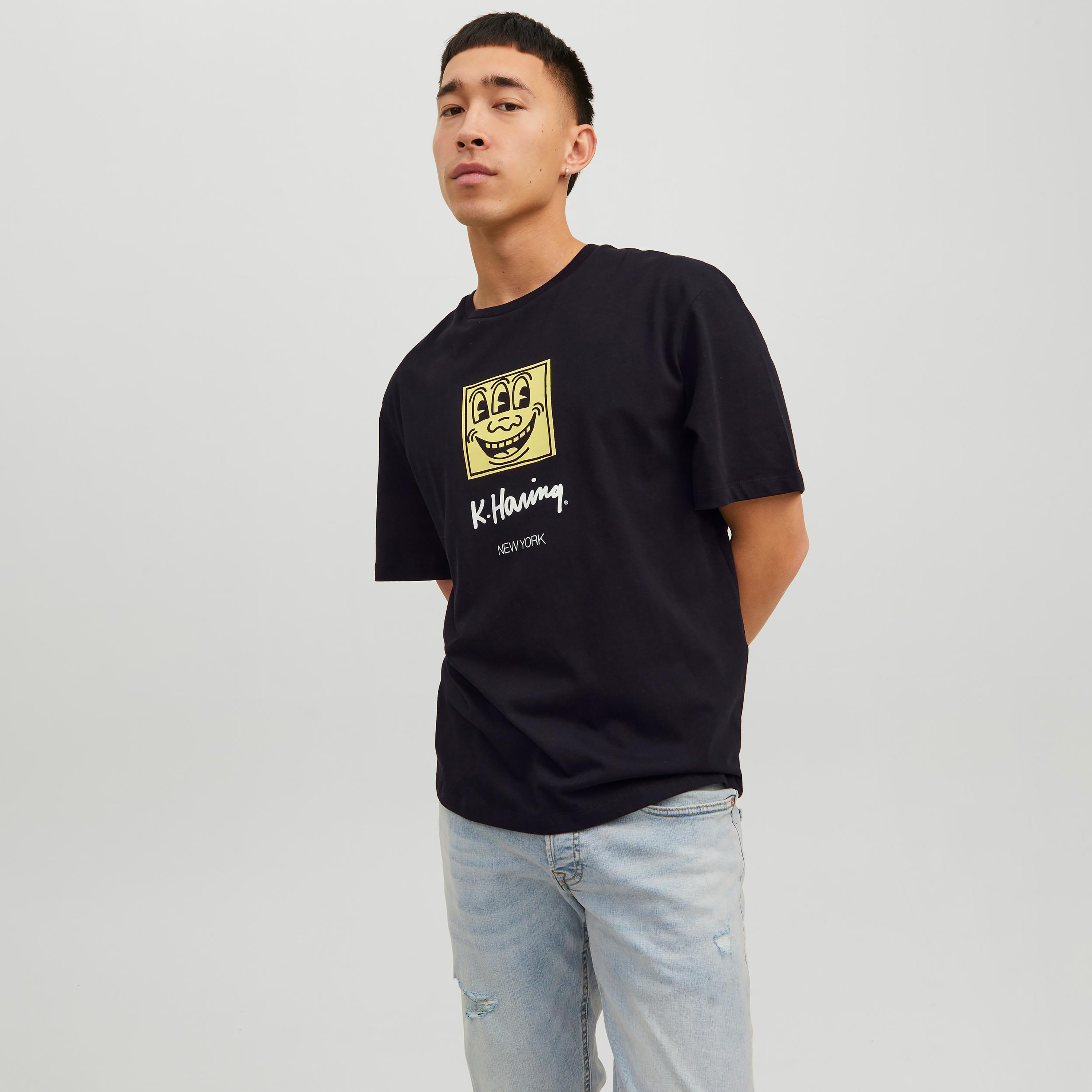 تي شيرت مطبوعة بأكمام قصيرة ورقبة مستديرة  من جاك اند جونز-men-clothing-tshirtsandpolos-tshirts-image-1