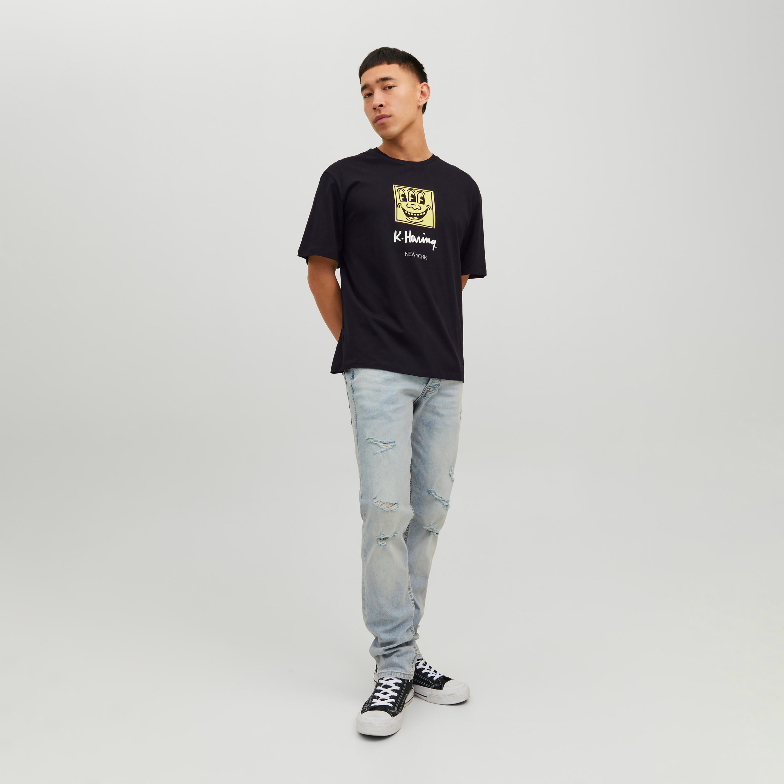 تي شيرت مطبوعة بأكمام قصيرة ورقبة مستديرة  من جاك اند جونز-men-clothing-tshirtsandpolos-tshirts-image-2
