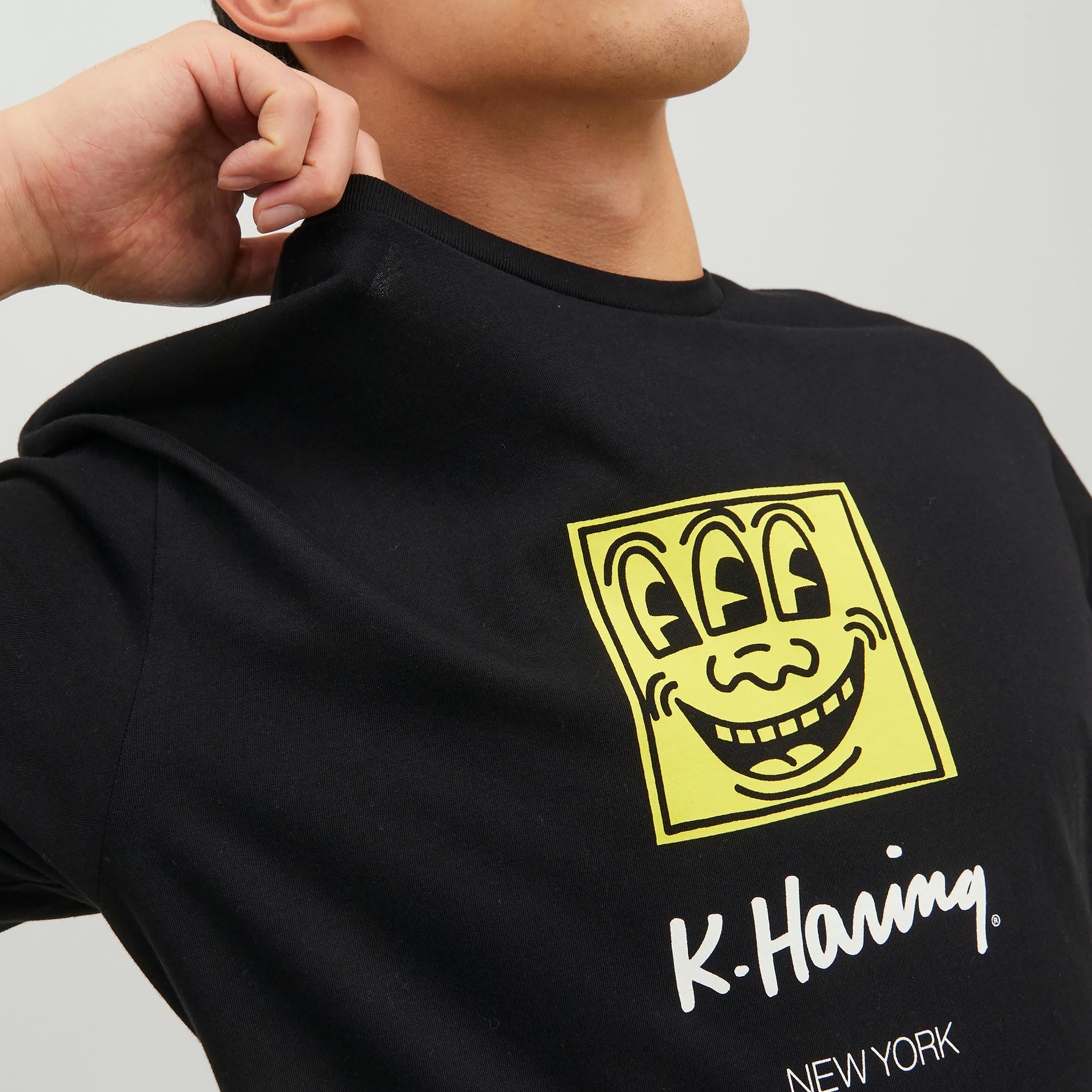 تي شيرت مطبوعة بأكمام قصيرة ورقبة مستديرة  من جاك اند جونز-men-clothing-tshirtsandpolos-tshirts-image-3