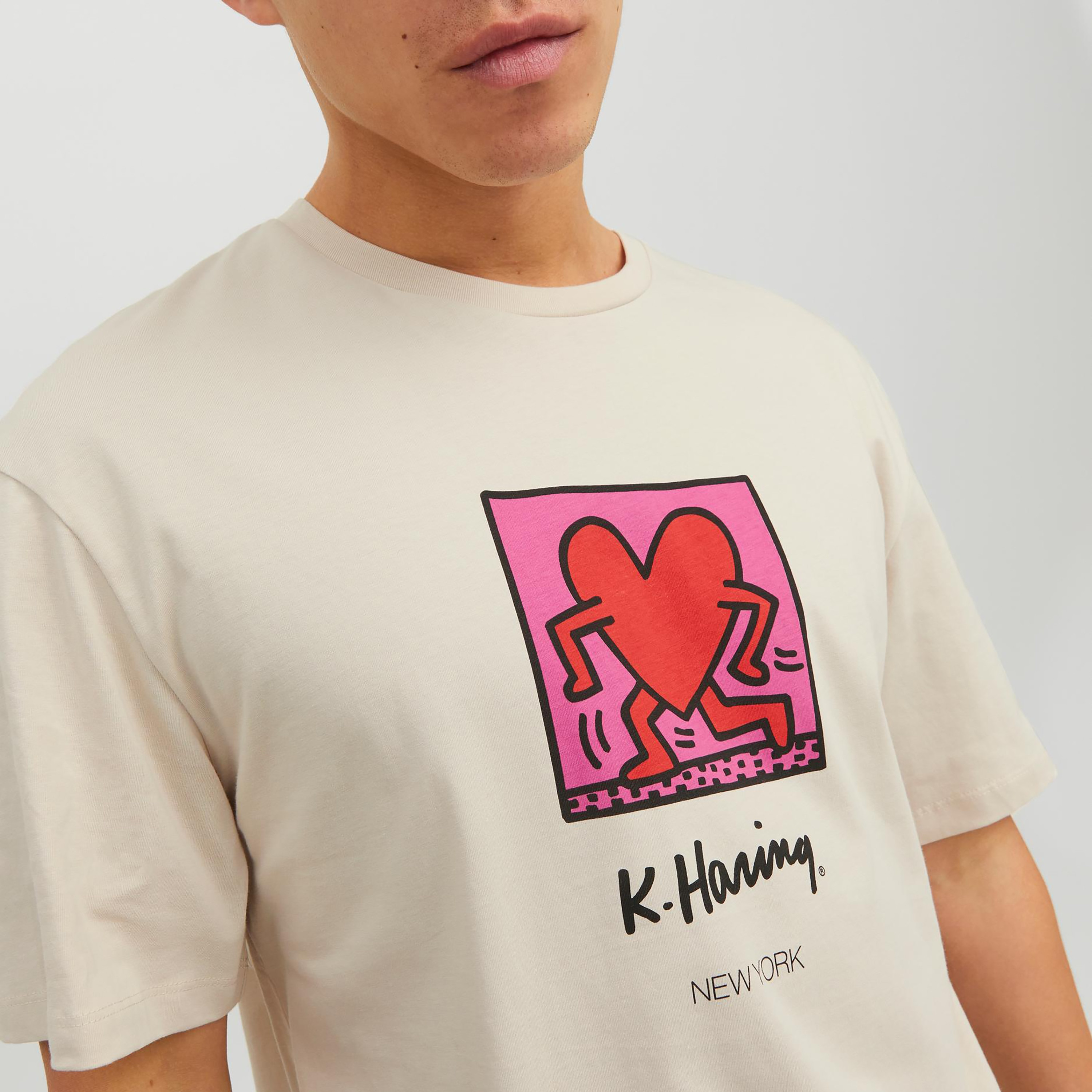 تي شيرت مطبوعة بأكمام قصيرة ورقبة مستديرة  من جاك اند جونز-men-clothing-tshirtsandpolos-tshirts-image-7