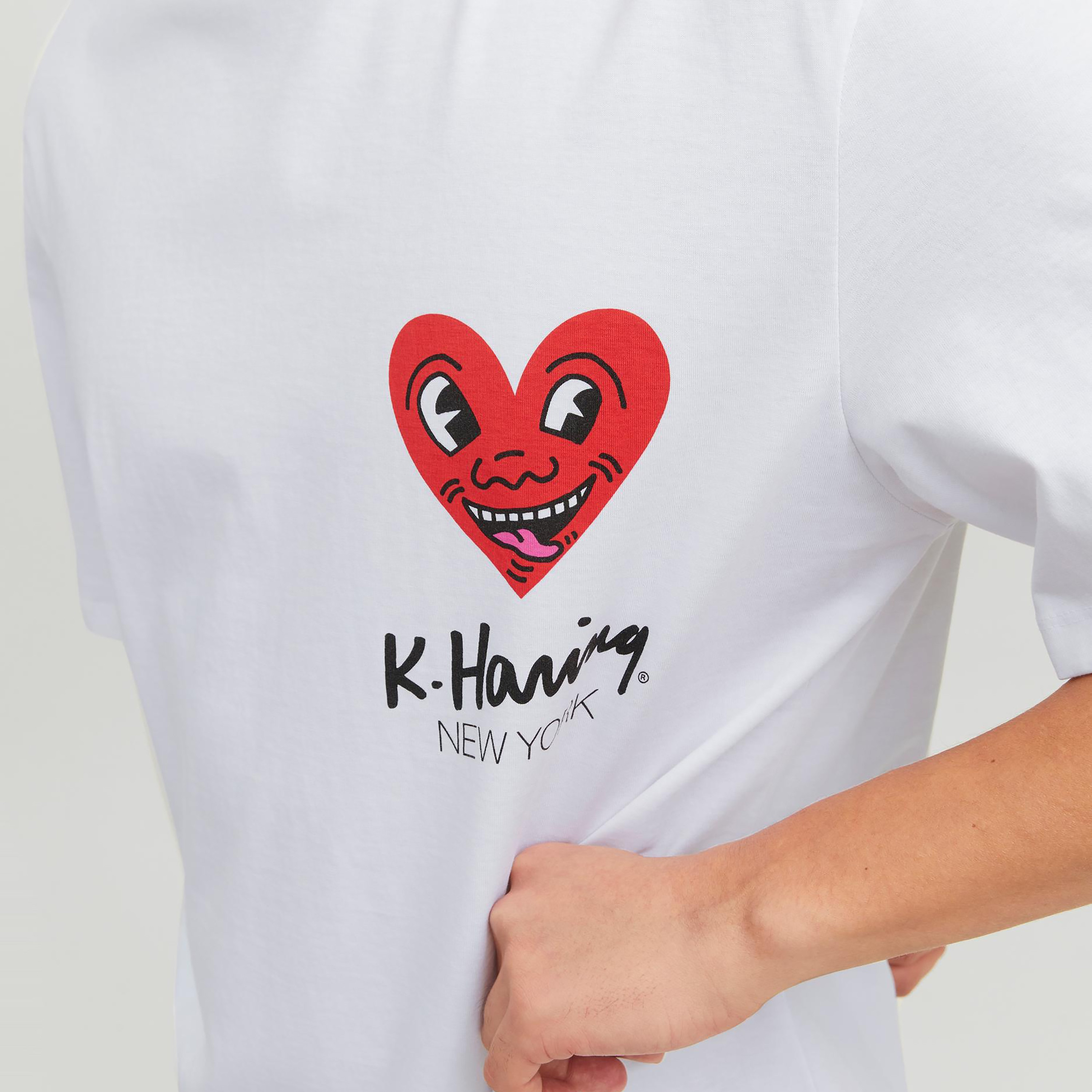 تي شيرت مطبوعة بأكمام قصيرة ورقبة مستديرة  من جاك اند جونز-men-clothing-tshirtsandpolos-tshirts-image-15