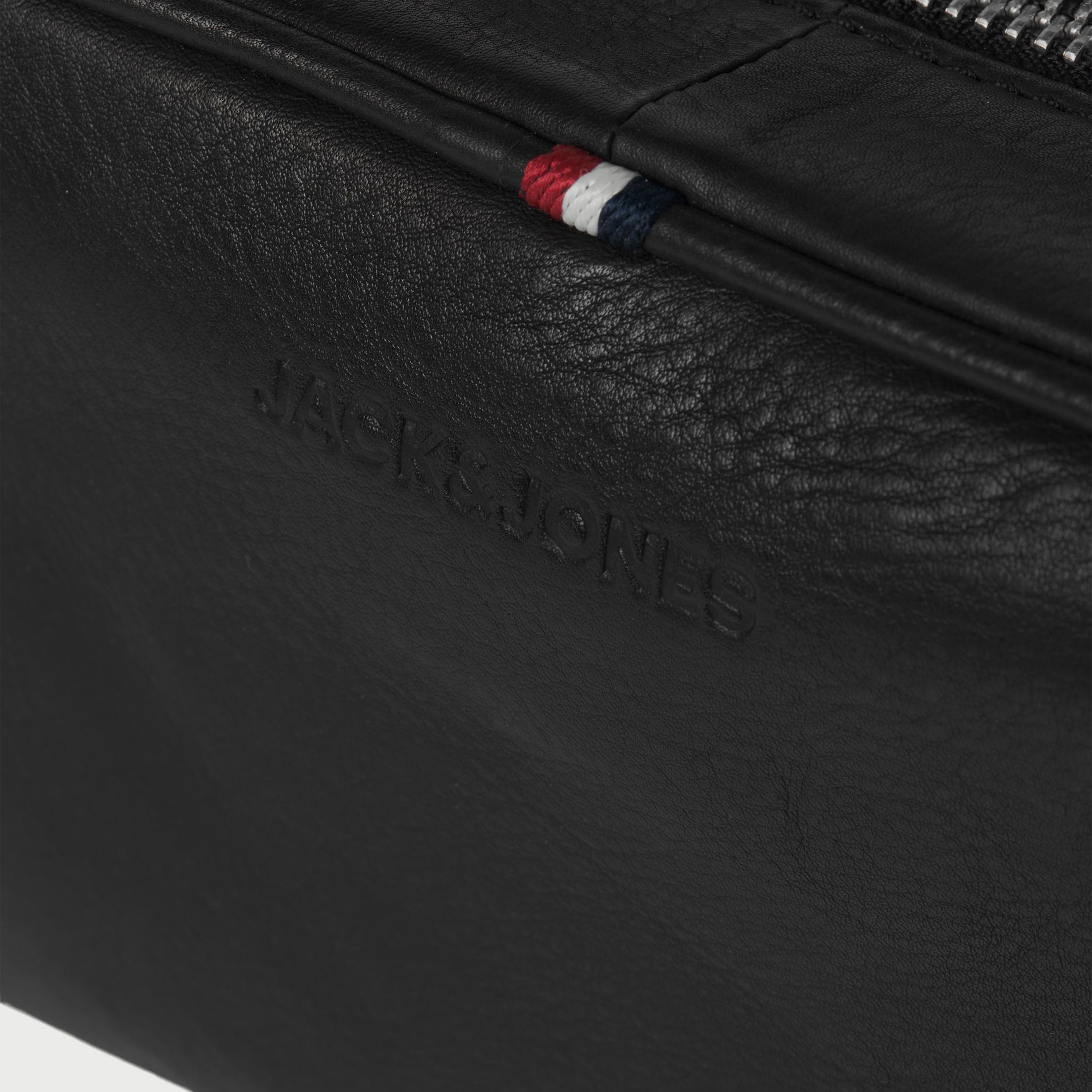 حقيبة أدوات الزينة من جاك آند جونز مع إغلاق بسحاب باللون الاسود-men-bags-image-3