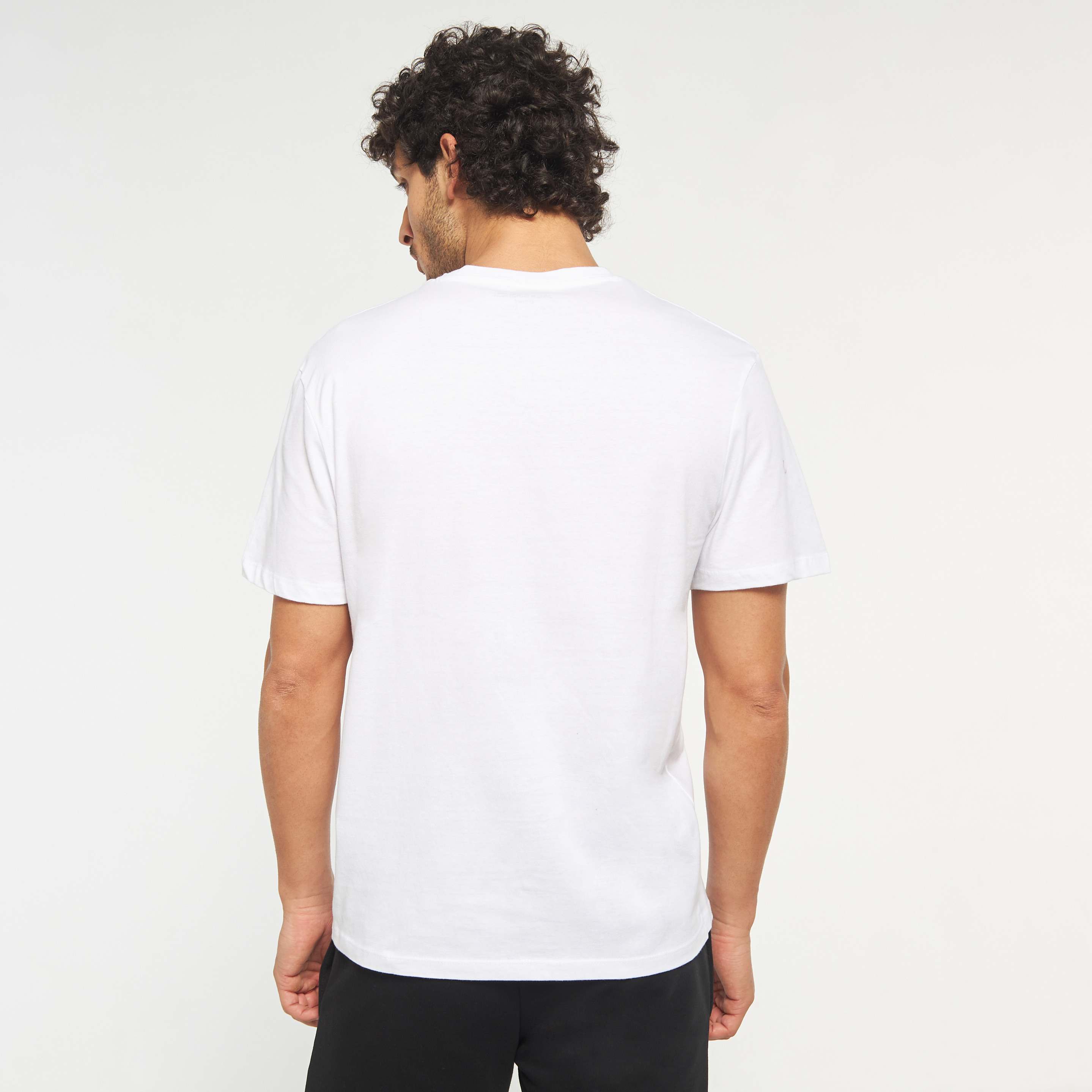 تي شيرت من جاك آند جونز مع شعار بأكمام قصيرة و ياقة مستديرة-men-clothing-tshirtsandpolos-tshirts-image-15