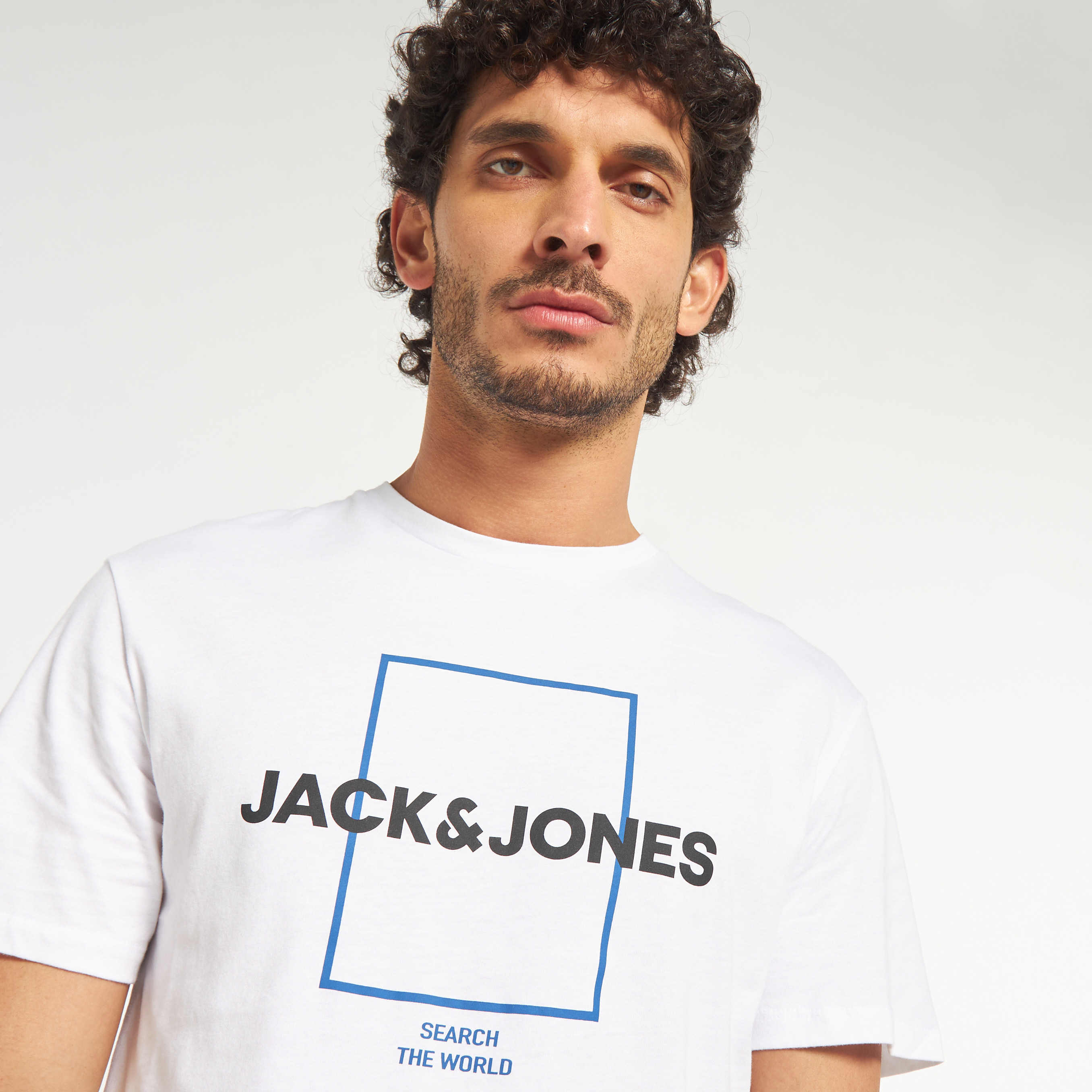 تي شيرت من جاك آند جونز مع شعار بأكمام قصيرة و ياقة مستديرة-men-clothing-tshirtsandpolos-tshirts-image-16