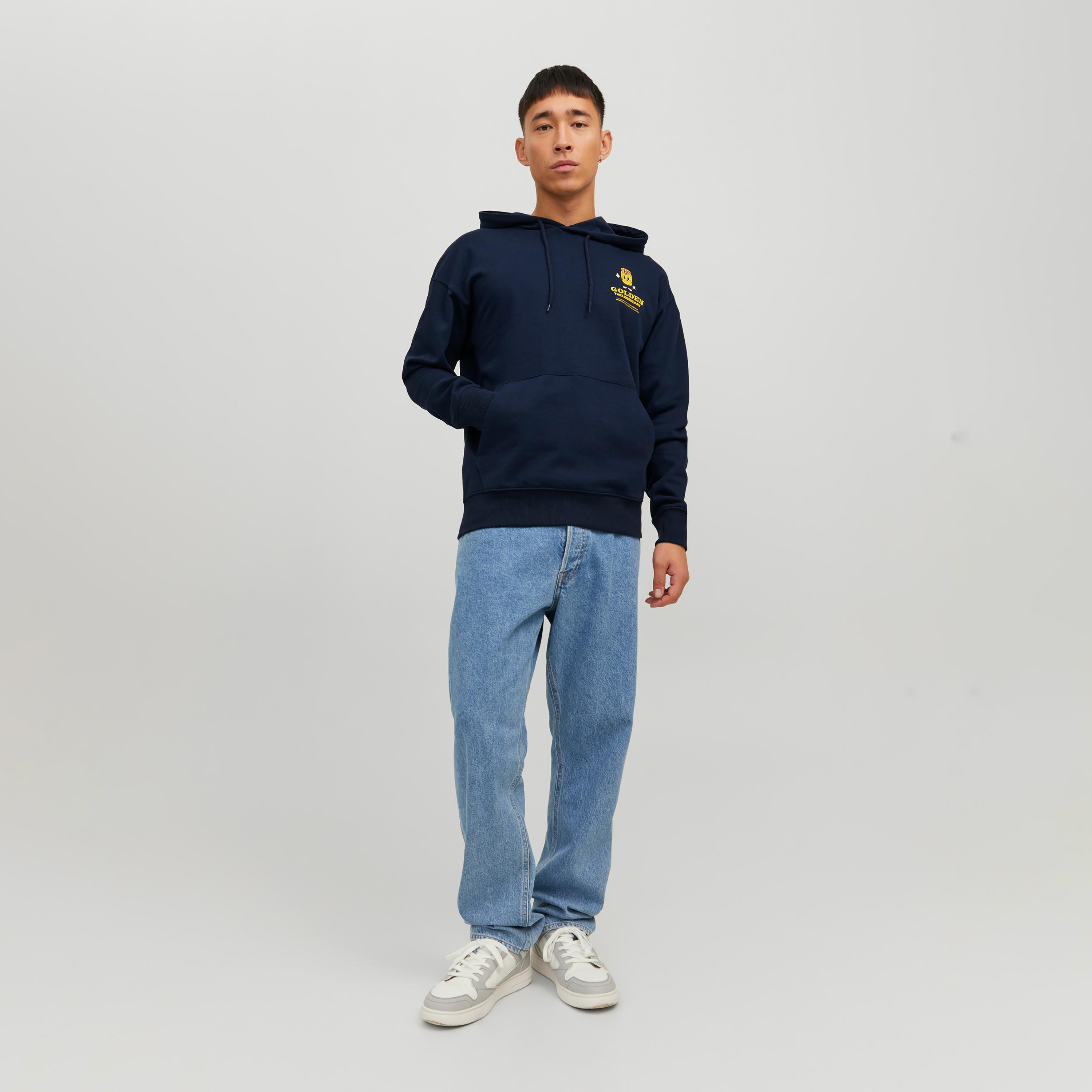 هودي من جاك آند جونز مطبوع بأكمام طويلة مع جيب كانغارو-men-winterwear-hoodiesandsweatshirts-image-7