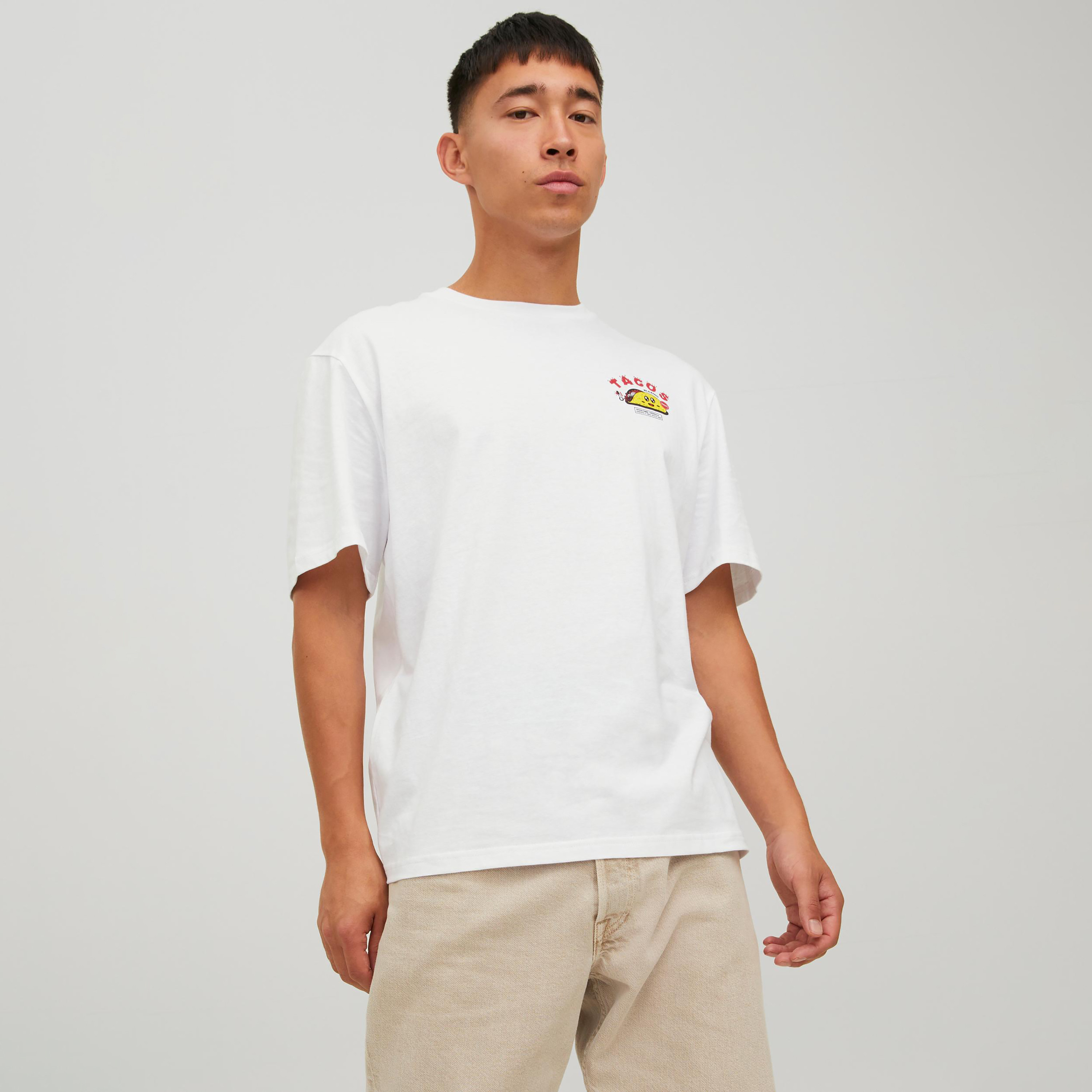 تي شيرت من جاك آند جونز مطبوع بأكمام قصيرة و ياقة مستديرة-men-clothing-tshirtsandpolos-tshirts-image-1
