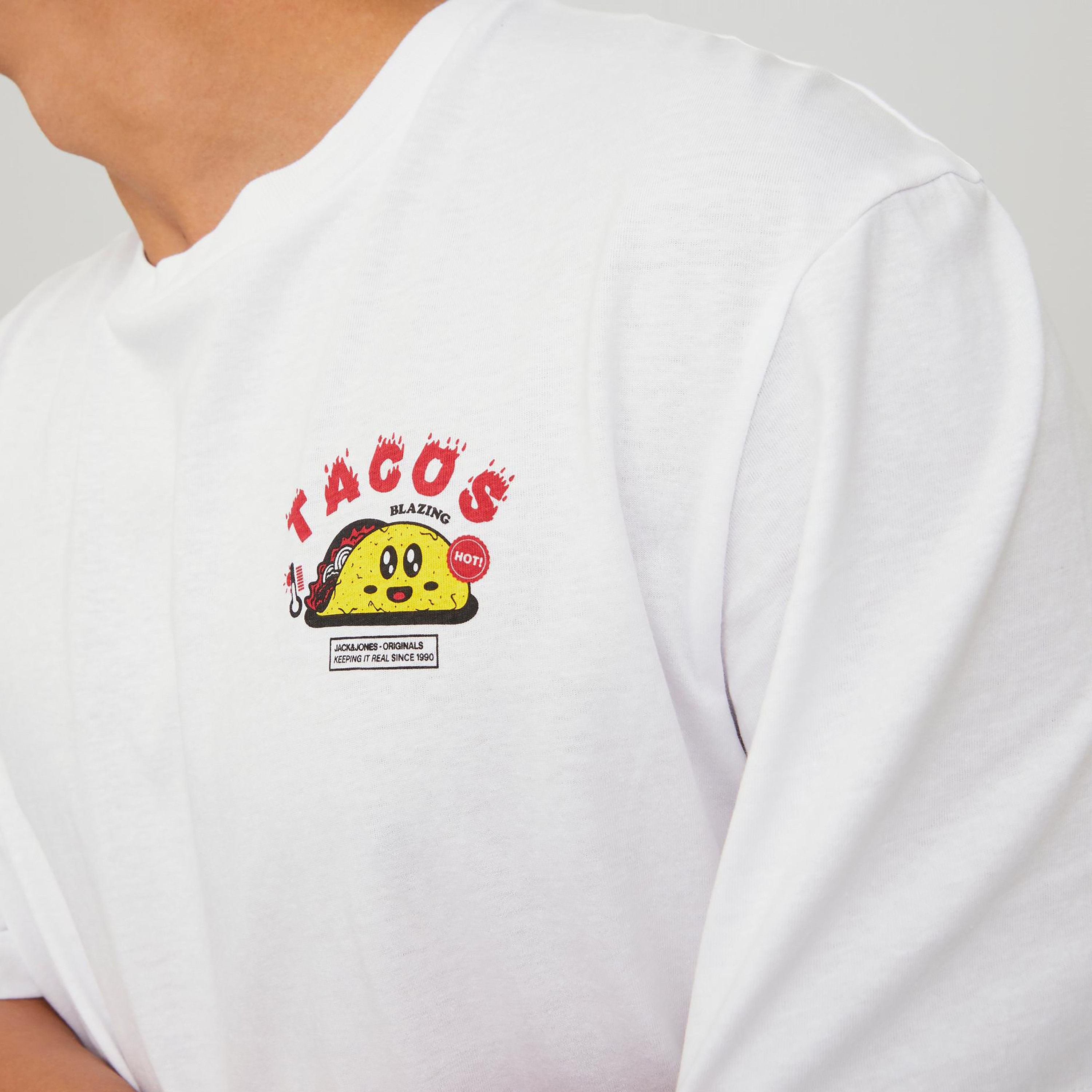 تي شيرت من جاك آند جونز مطبوع بأكمام قصيرة و ياقة مستديرة-men-clothing-tshirtsandpolos-tshirts-image-3