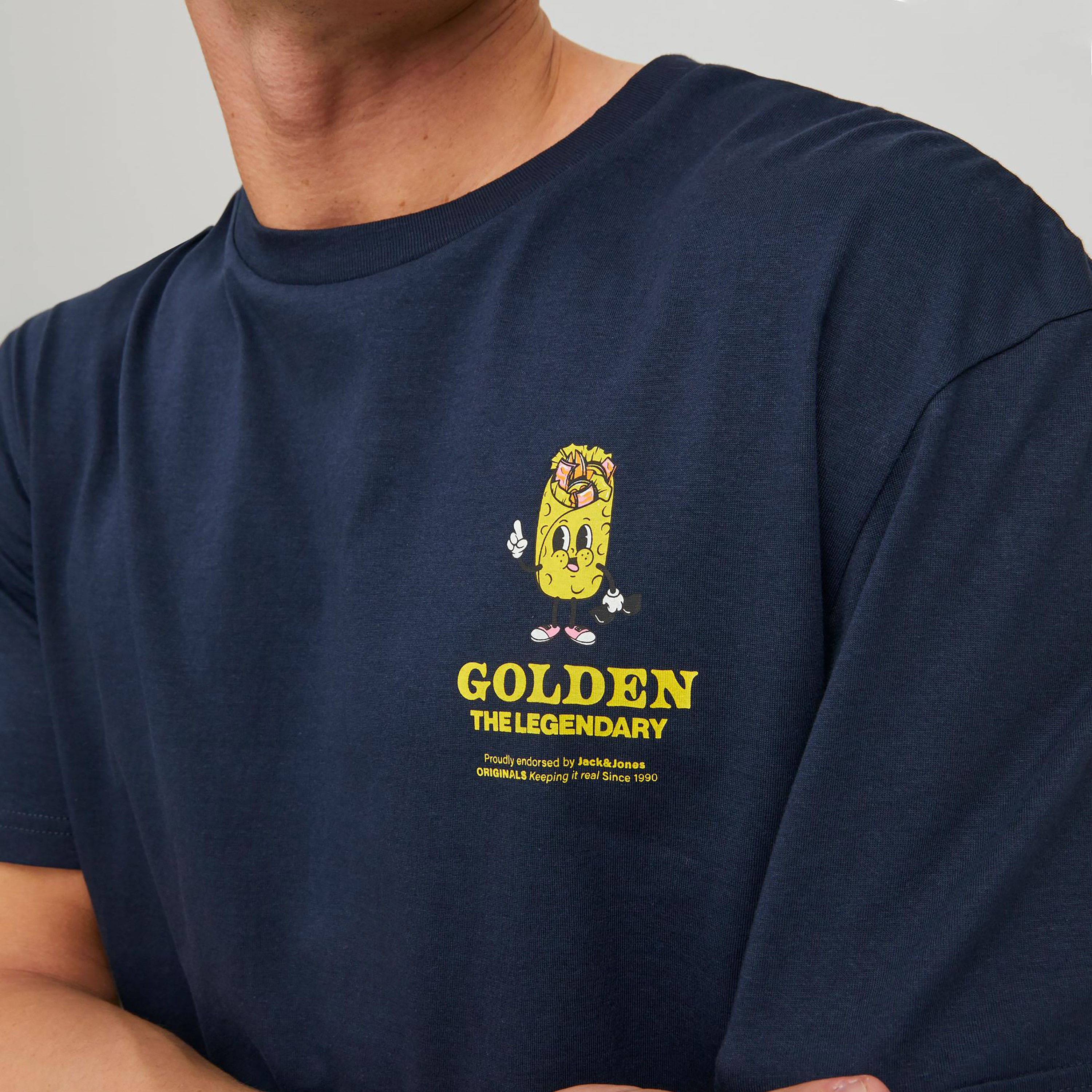 تي شيرت من جاك آند جونز مطبوع بأكمام قصيرة و ياقة مستديرة-men-clothing-tshirtsandpolos-tshirts-image-3
