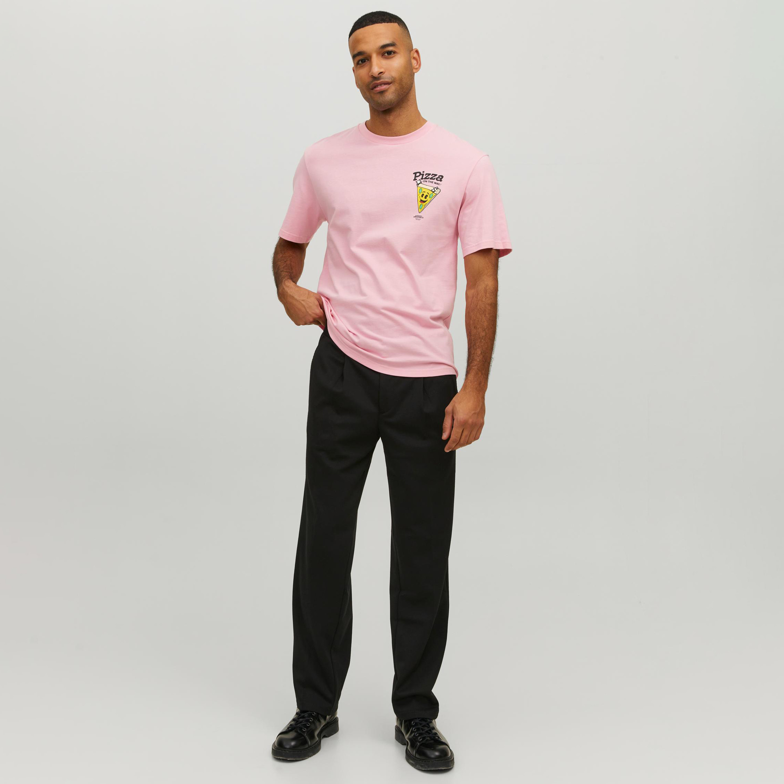 تي شيرت من جاك آند جونز مطبوع بأكمام قصيرة و ياقة مستديرة-men-clothing-tshirtsandpolos-tshirts-image-7