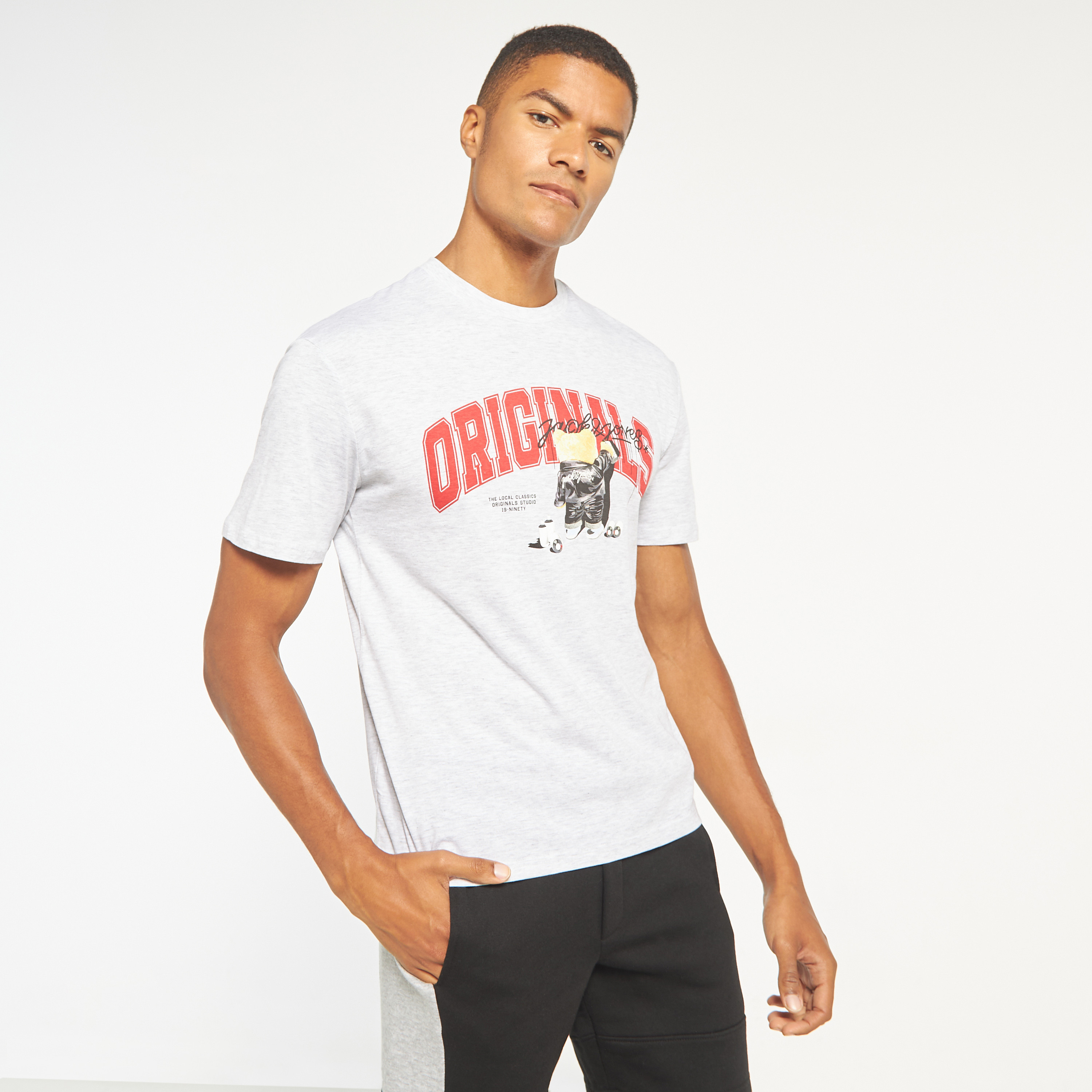 تي شيرت من جاك آند جونز مطبوع بأكمام قصيرة و ياقة مستديرة-men-clothing-tshirtsandpolos-tshirts-image-1