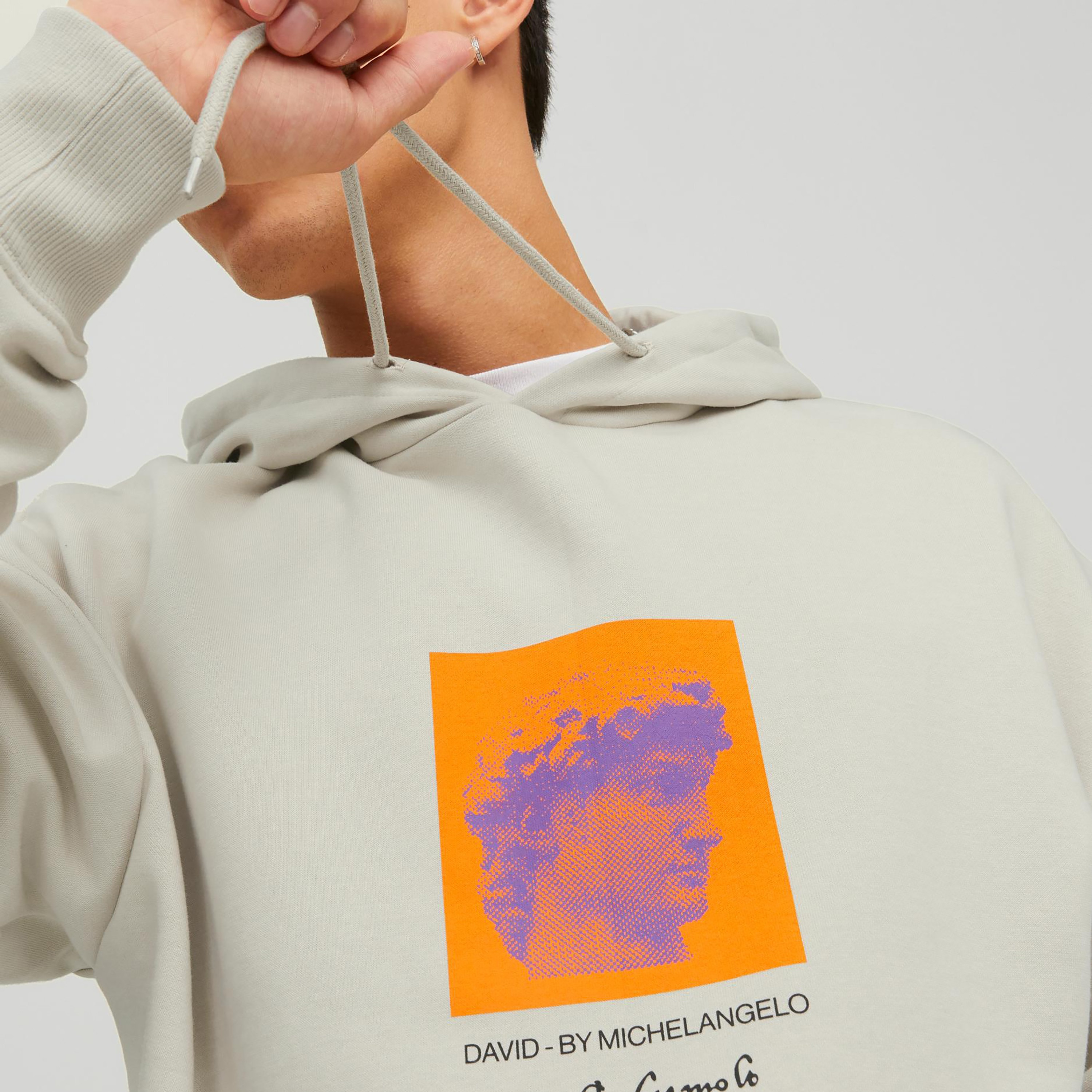 هودي من جاك آند جونز مطبوع بأكمام طويلة مع جيب كانغارو-men-winterwear-hoodiesandsweatshirts-image-3
