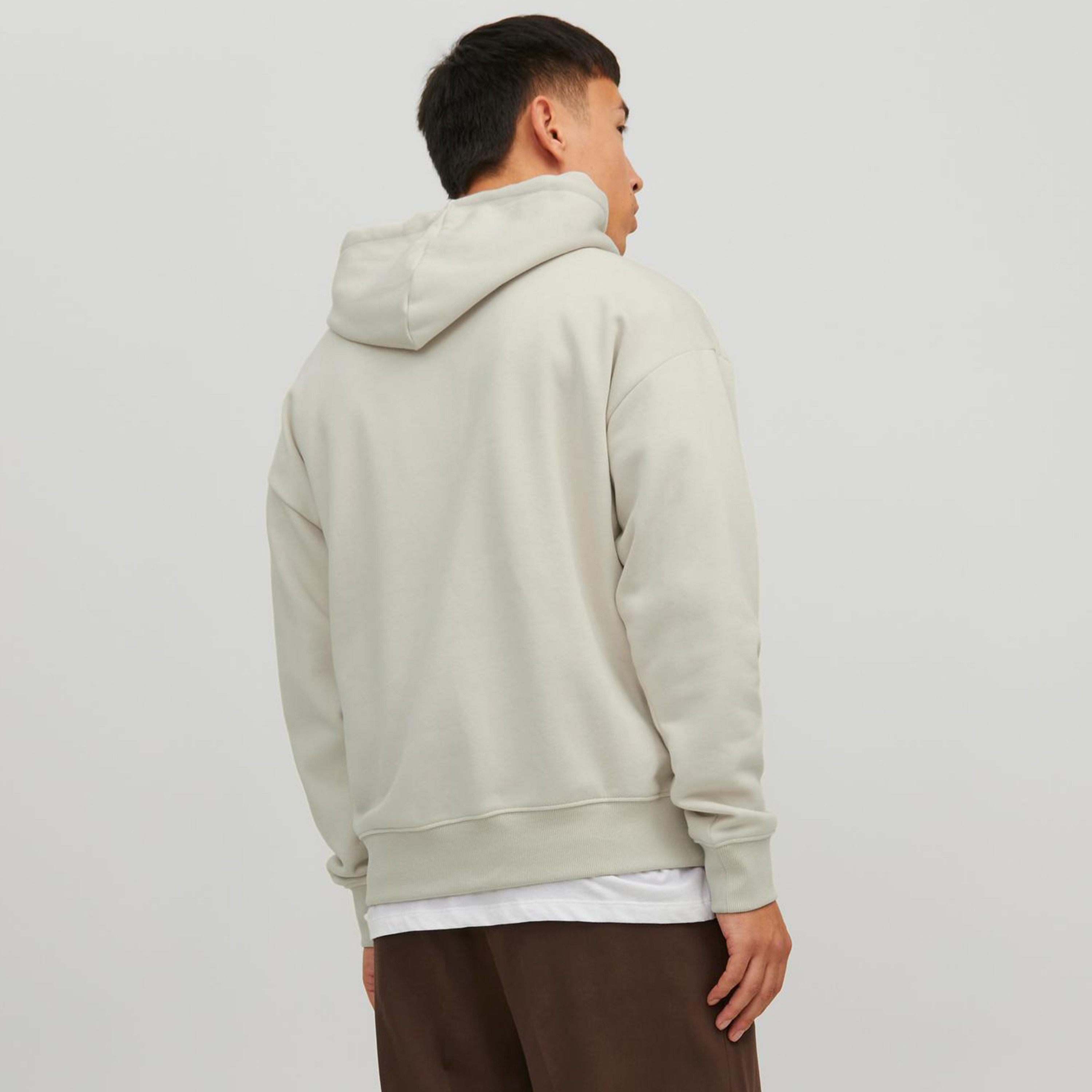 هودي من جاك آند جونز مطبوع بأكمام طويلة مع جيب كانغارو-men-winterwear-hoodiesandsweatshirts-image-4