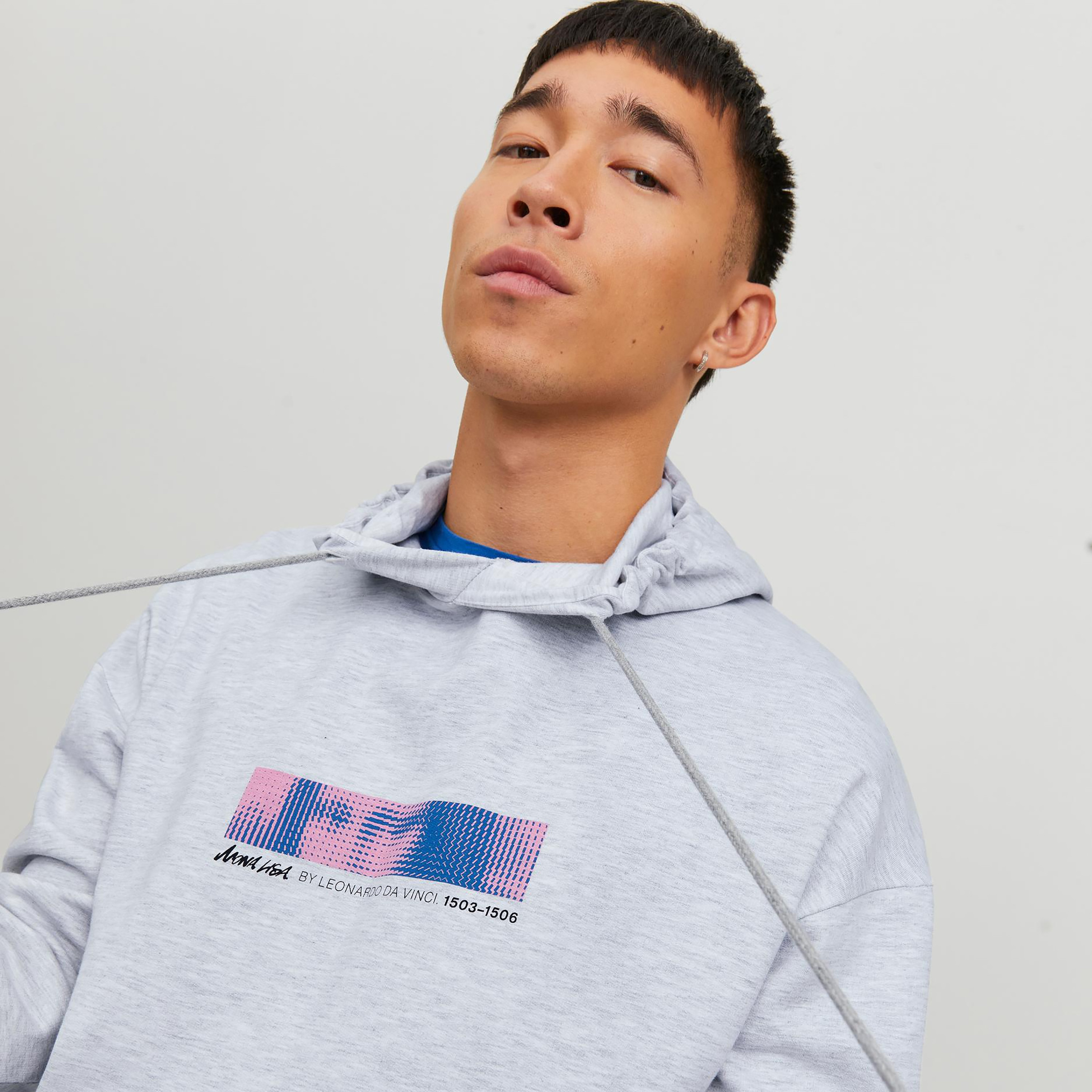 هودي من جاك آند جونز مطبوع بأكمام طويلة مع جيب كانغارو-men-winterwear-hoodiesandsweatshirts-image-13