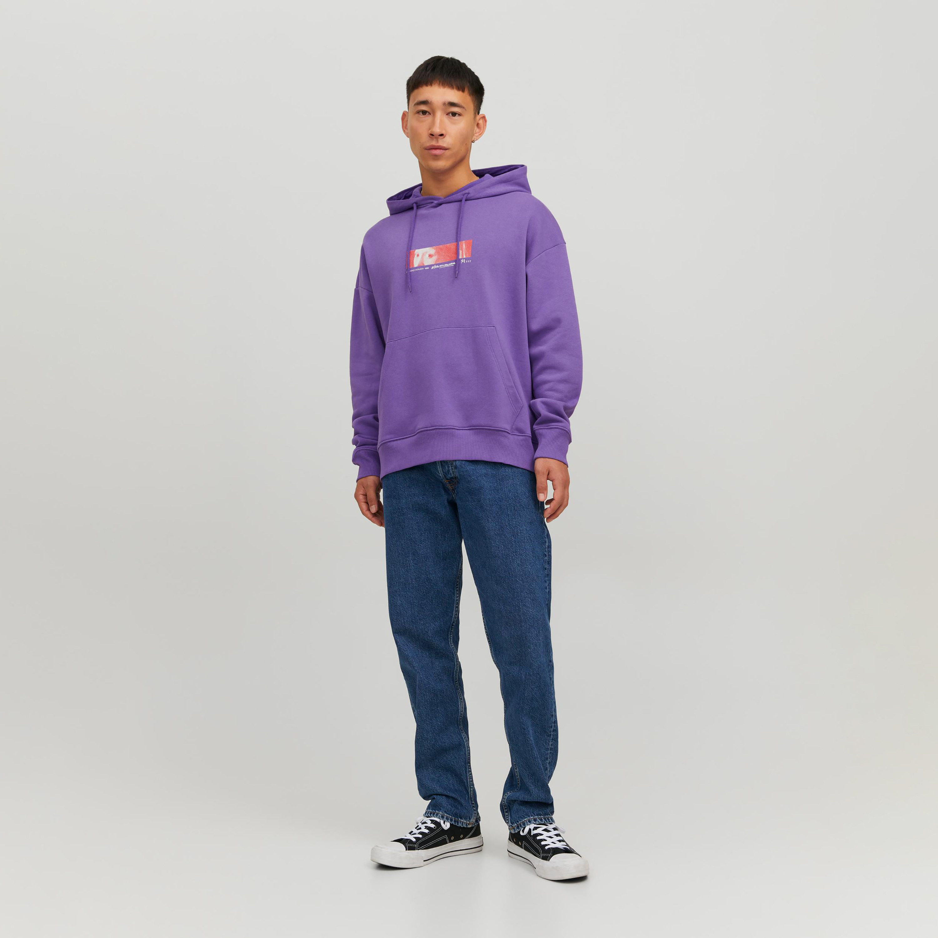 هودي من جاك آند جونز مطبوع بأكمام طويلة مع جيب كانغارو-men-winterwear-hoodiesandsweatshirts-image-17