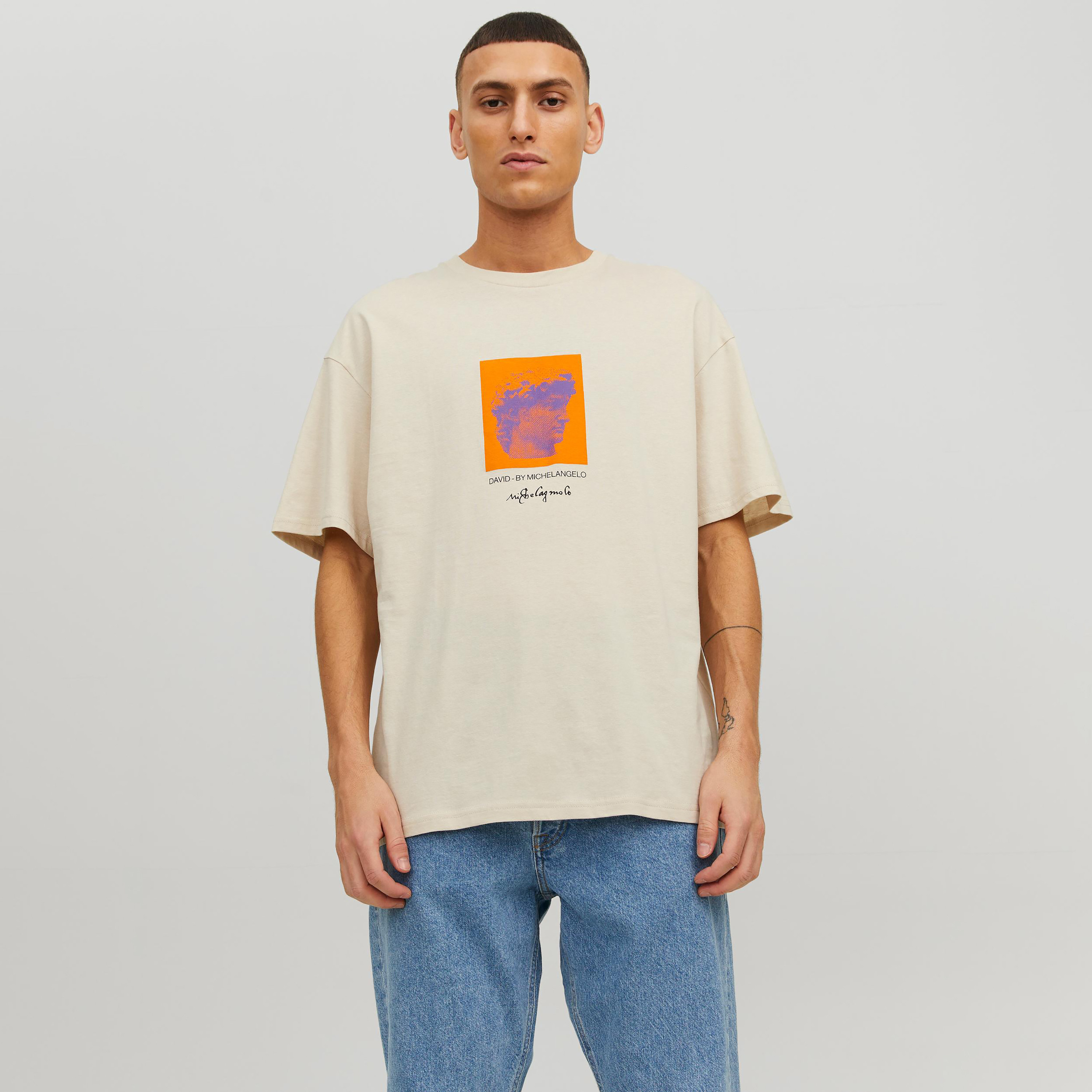 تي شيرت مطبوعة بأكمام قصيرة ورقبة مستديرة  من جاك اند جونز-men-clothing-tshirtsandpolos-tshirts-image-1