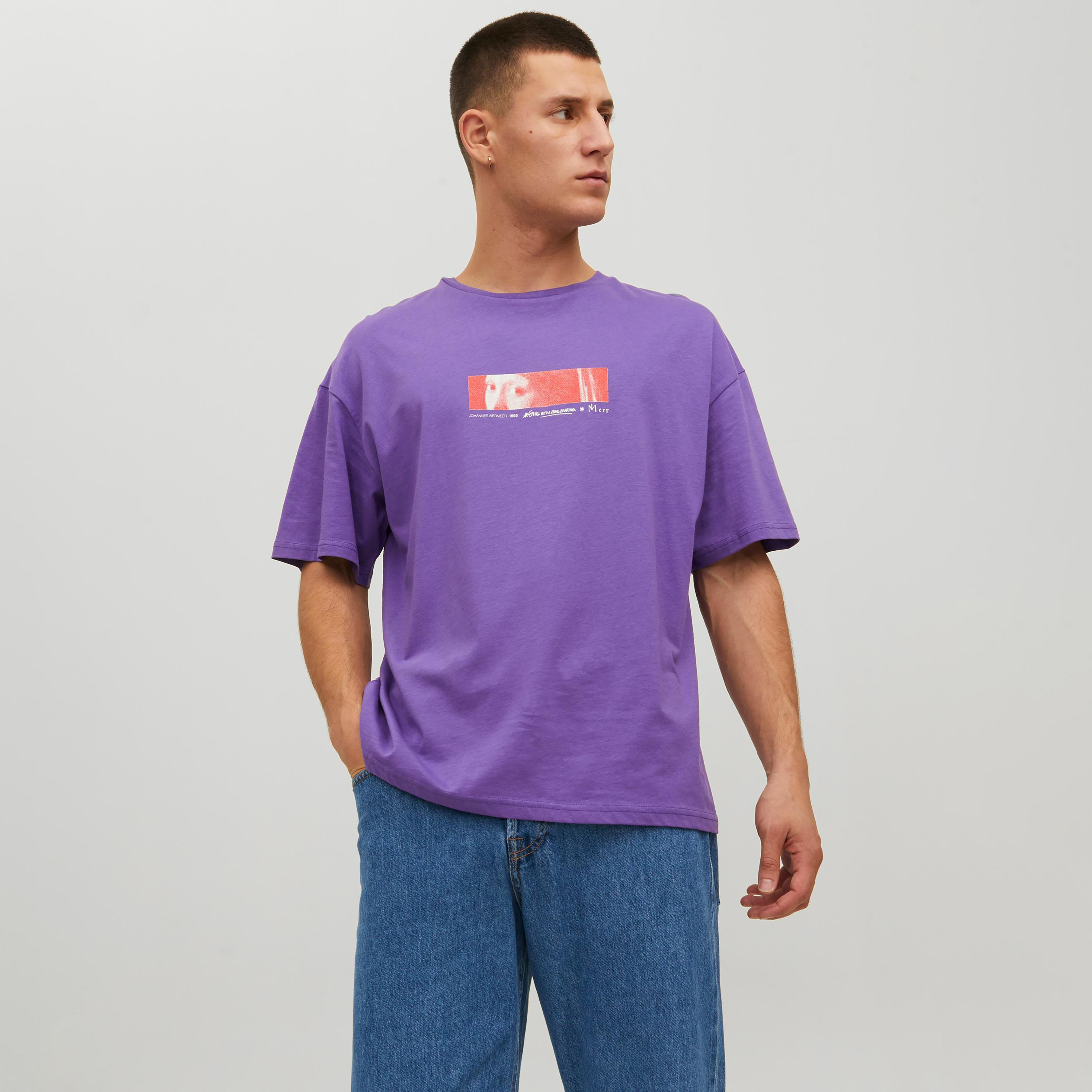 تي شيرت مطبوعة بأكمام قصيرة ورقبة مستديرة  من جاك اند جونز-men-clothing-tshirtsandpolos-tshirts-image-9