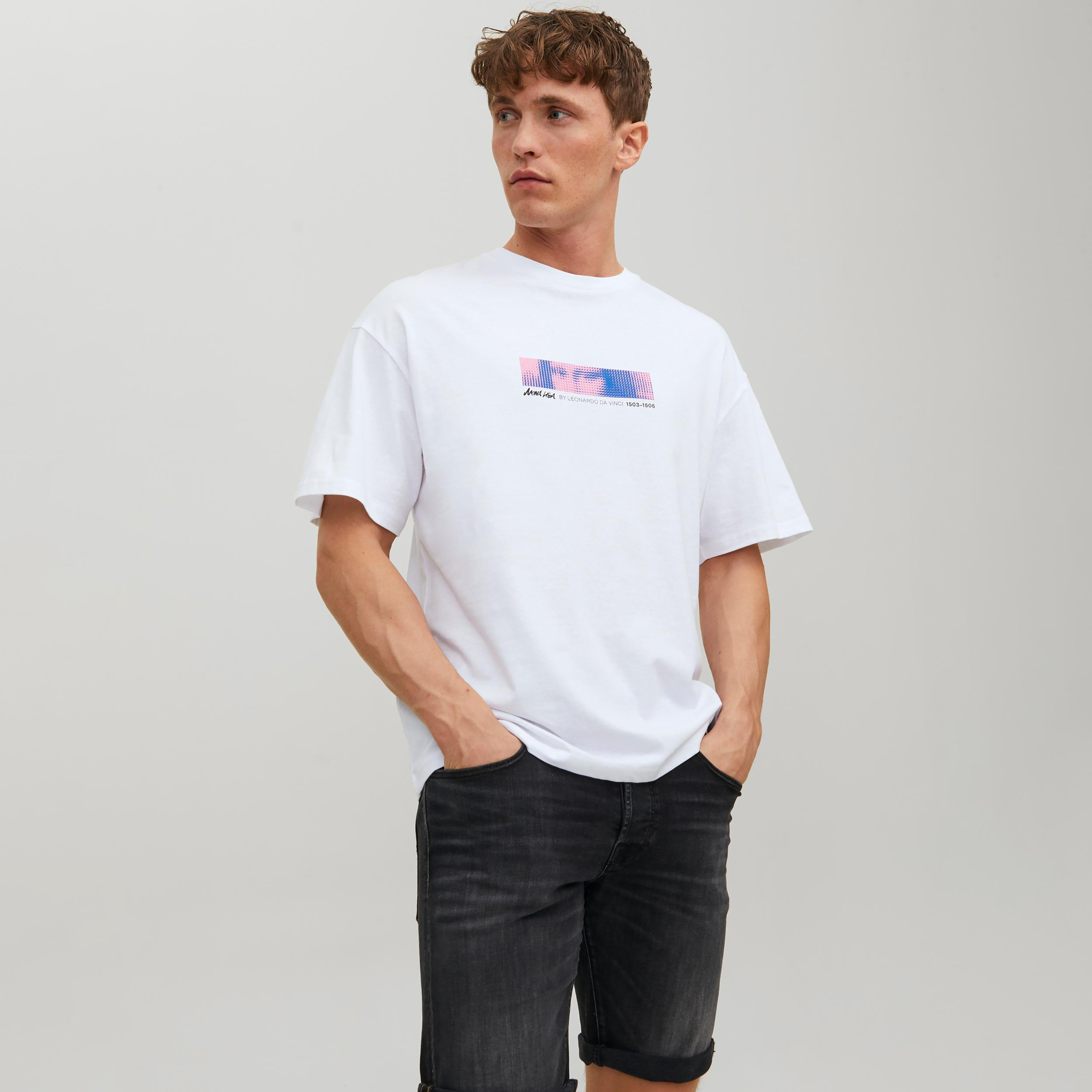 تي شيرت مطبوعة بأكمام قصيرة ورقبة مستديرة  من جاك اند جونز-men-clothing-tshirtsandpolos-tshirts-image-13