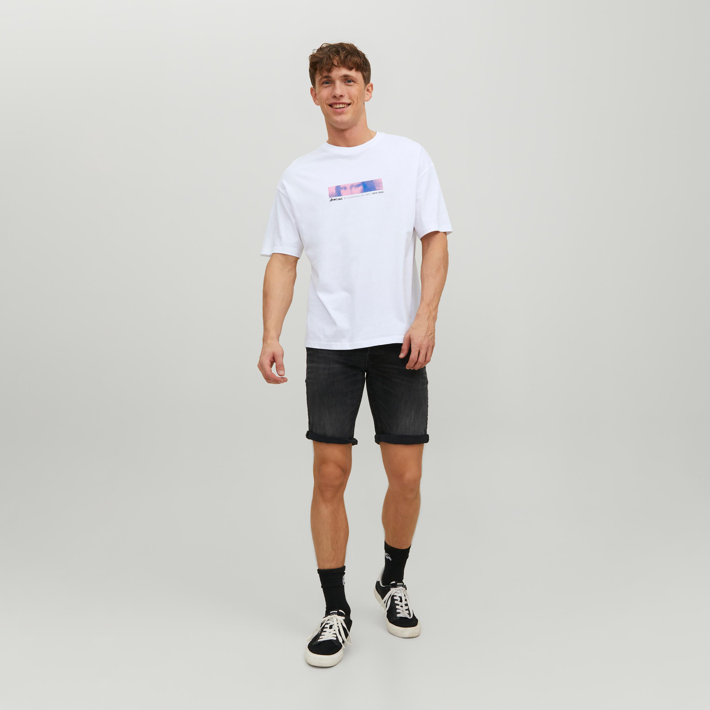 تي شيرت مطبوعة بأكمام قصيرة ورقبة مستديرة  من جاك اند جونز-men-clothing-tshirtsandpolos-tshirts-image-14
