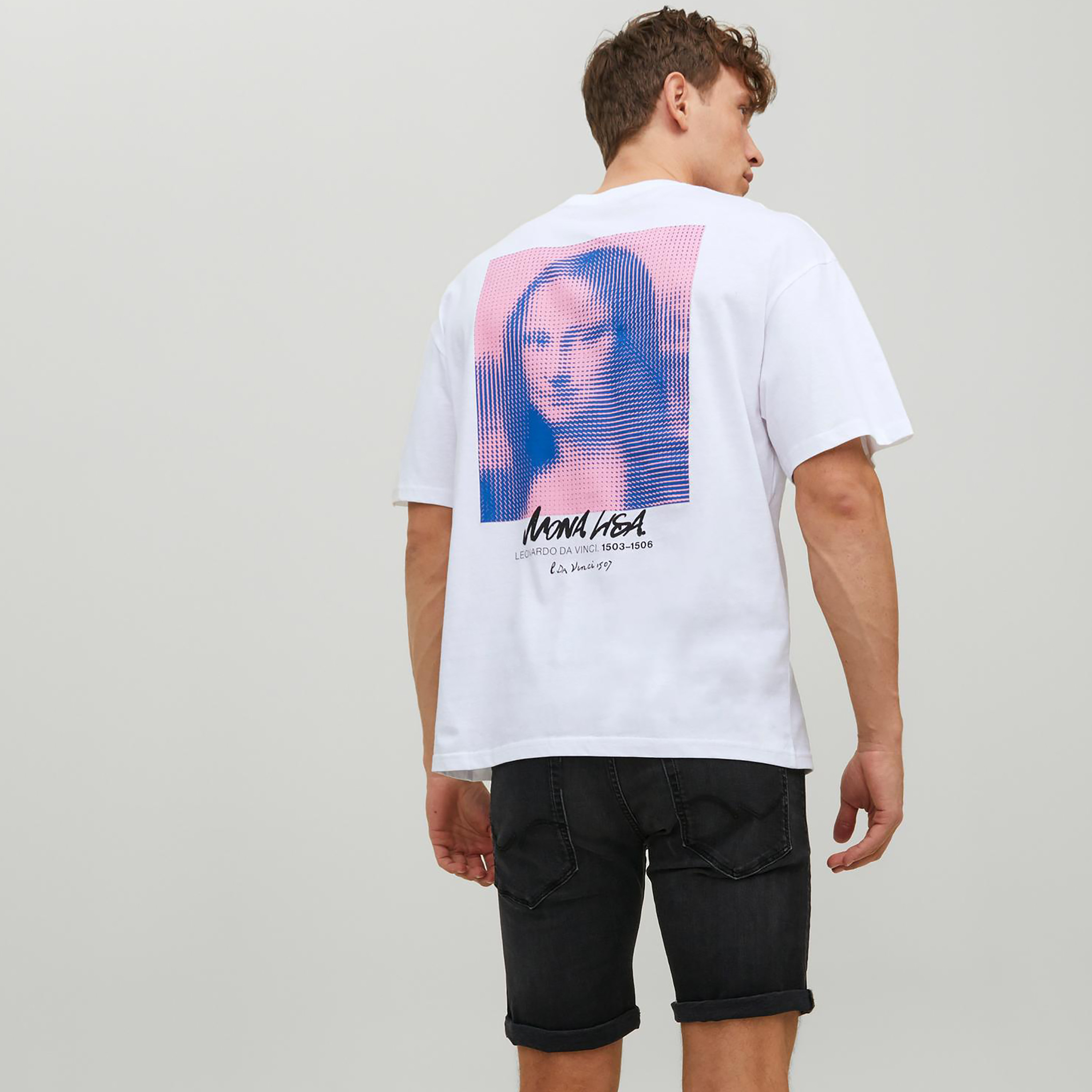 تي شيرت مطبوعة بأكمام قصيرة ورقبة مستديرة  من جاك اند جونز-men-clothing-tshirtsandpolos-tshirts-image-16