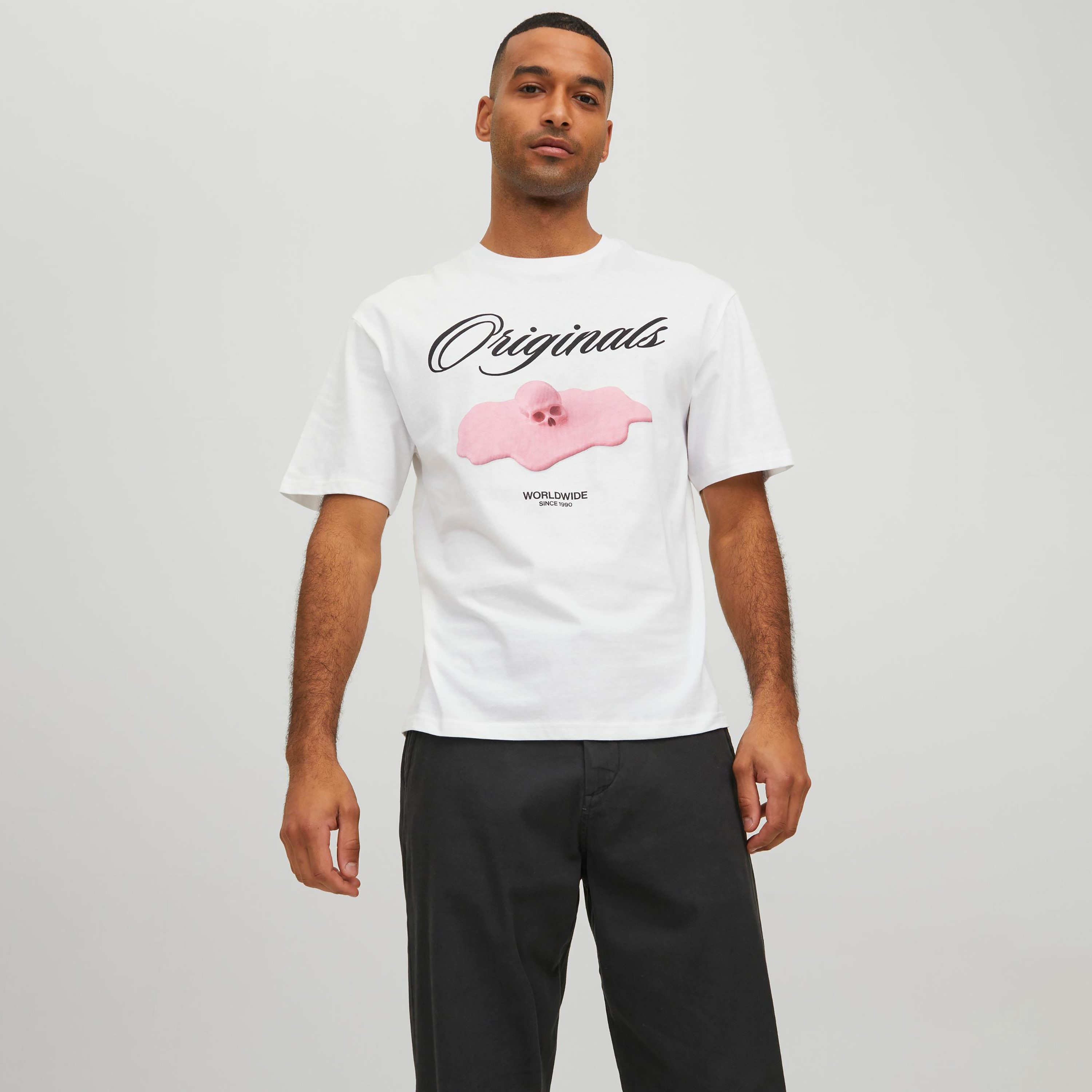 تي شيرت من جاك آند جونز مطبوع بأكمام قصيرة و ياقة مستديرة-men-clothing-tshirtsandpolos-tshirts-image-1