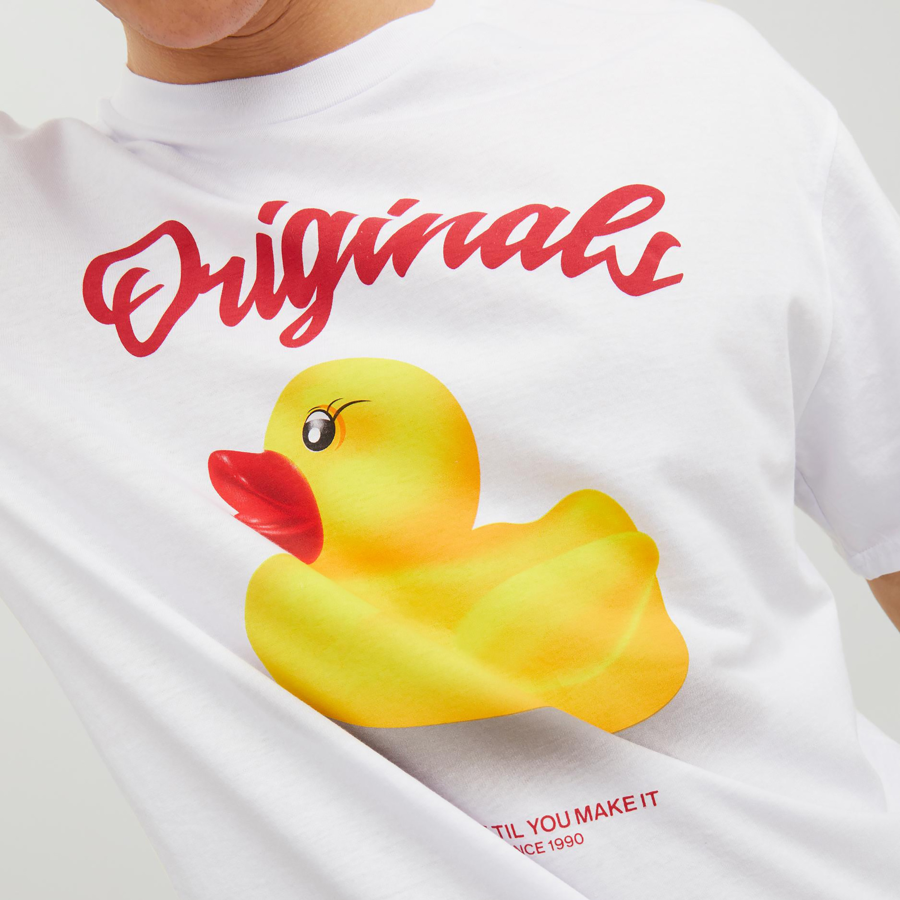 تي شيرت من جاك آند جونز مطبوع بأكمام قصيرة و ياقة مستديرة-men-clothing-tshirtsandpolos-tshirts-image-3