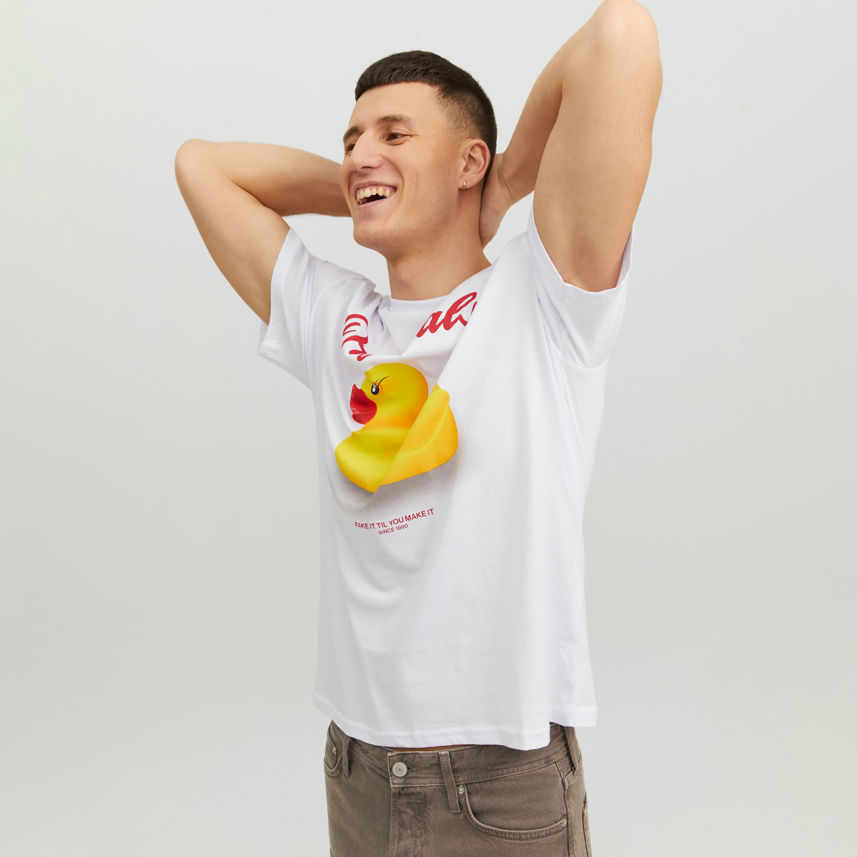 تي شيرت من جاك آند جونز مطبوع بأكمام قصيرة و ياقة مستديرة-men-clothing-tshirtsandpolos-tshirts-image-5