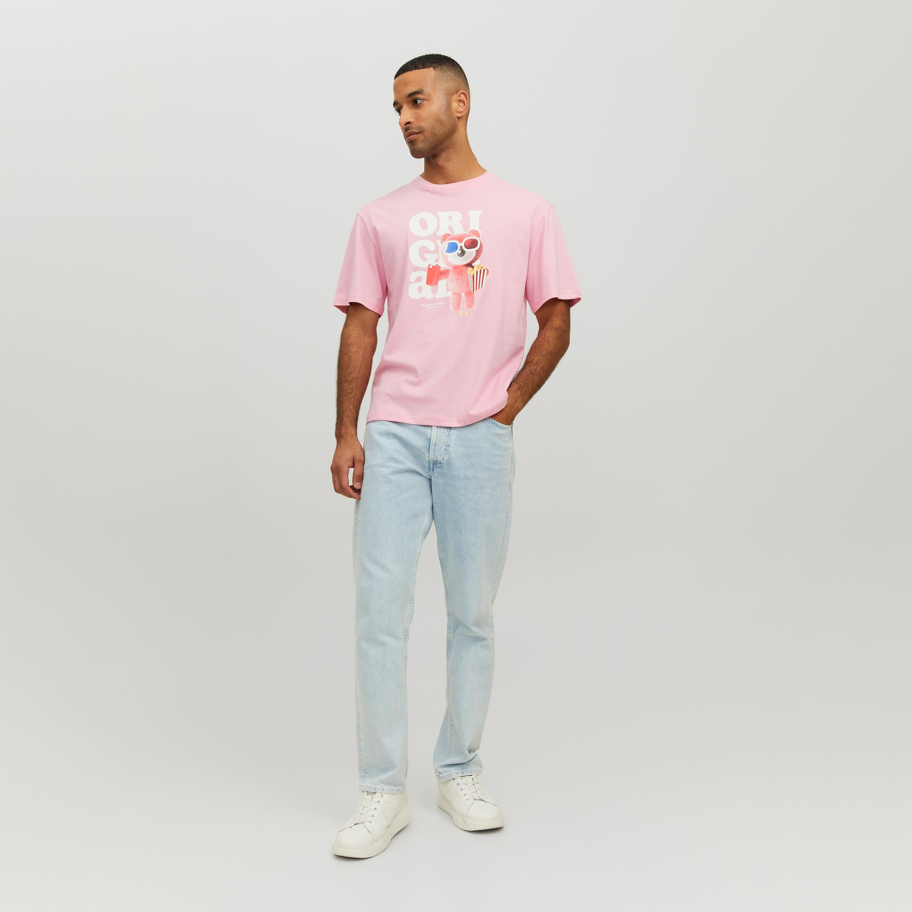 تي شيرت من جاك آند جونز مطبوع بأكمام قصيرة و ياقة مستديرة-men-clothing-tshirtsandpolos-tshirts-image-7