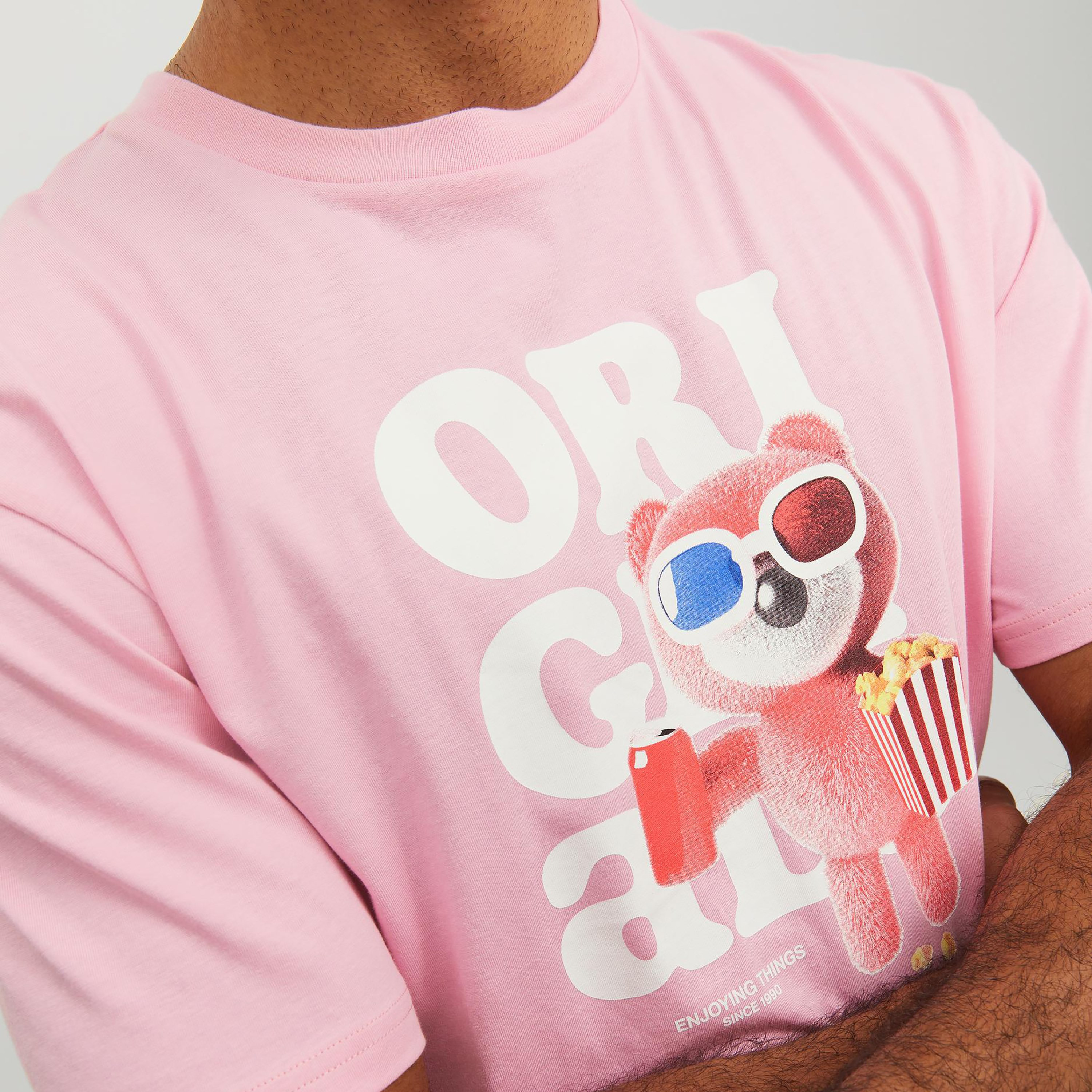 تي شيرت من جاك آند جونز مطبوع بأكمام قصيرة و ياقة مستديرة-men-clothing-tshirtsandpolos-tshirts-image-8