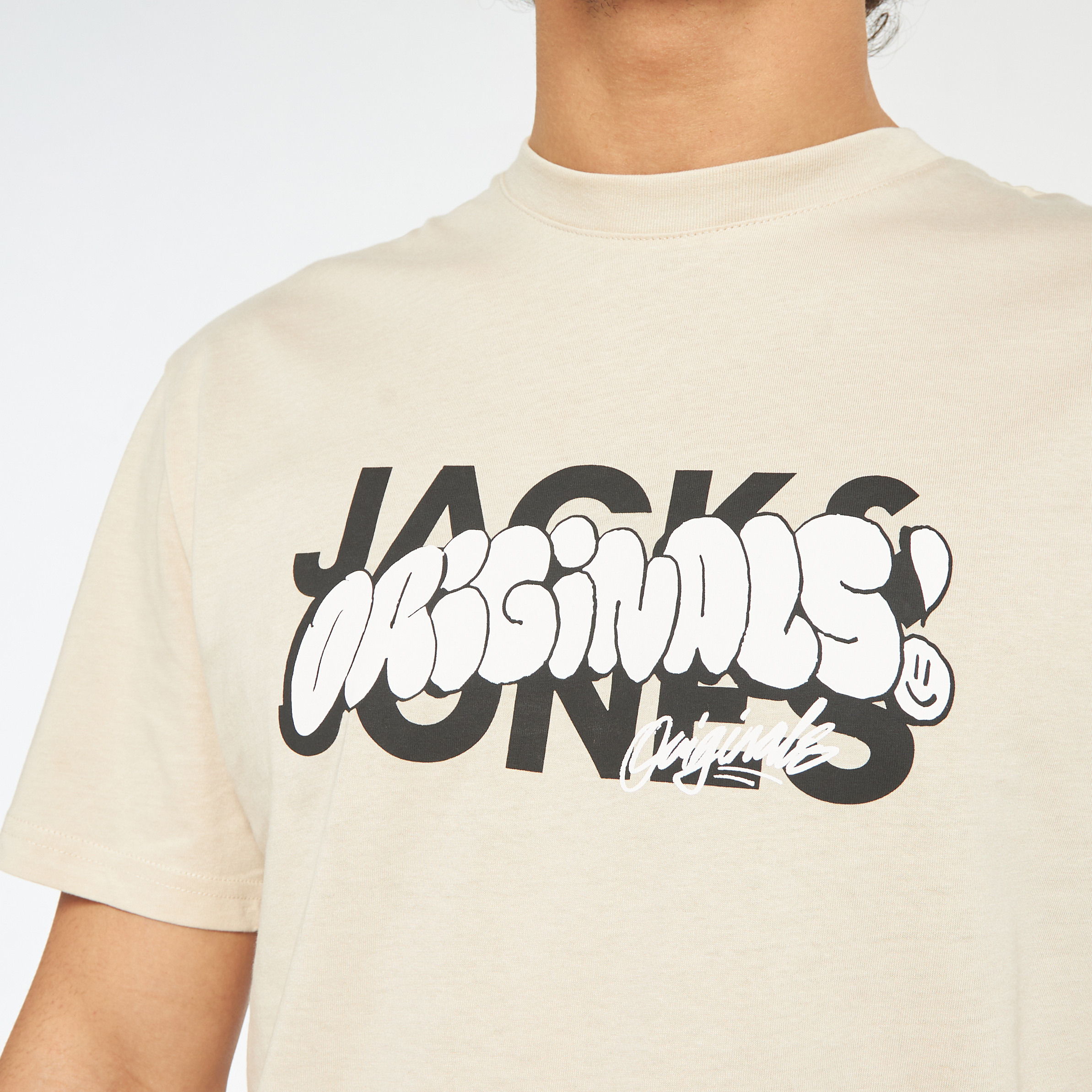 تي شيرت من جاك آند جونز مطبوع بأكمام قصيرة و ياقة مستديرة-men-clothing-tshirtsandpolos-tshirts-image-8