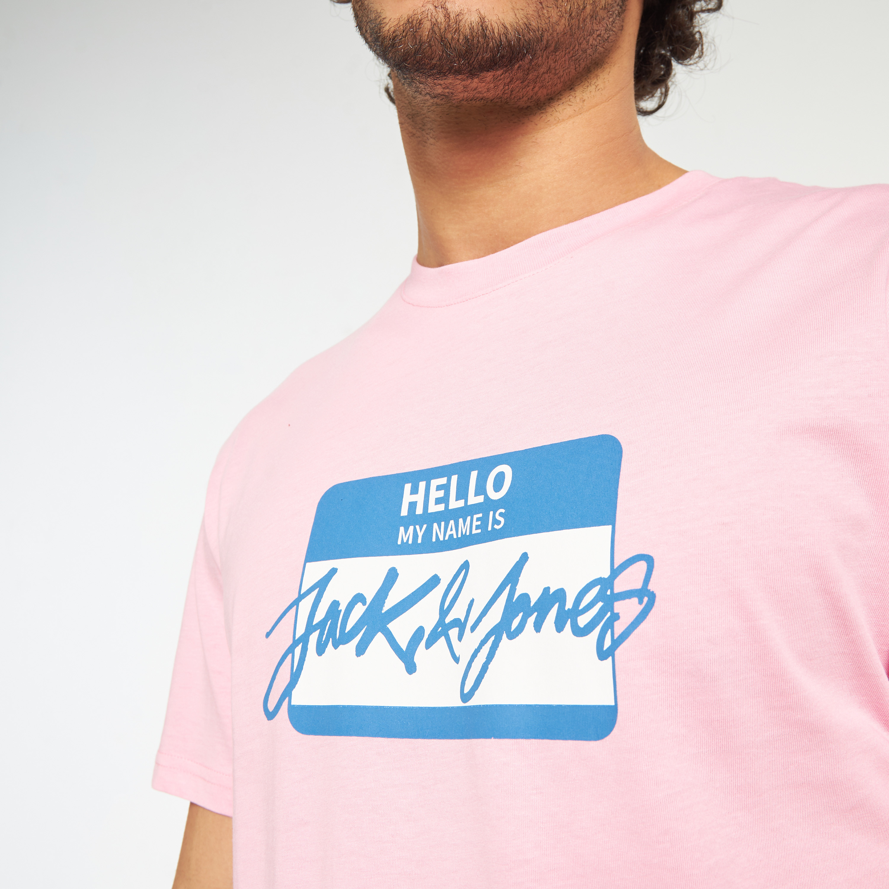 تي شيرت من جاك آند جونز مطبوع بأكمام قصيرة و ياقة مستديرة-men-clothing-tshirtsandpolos-tshirts-image-12