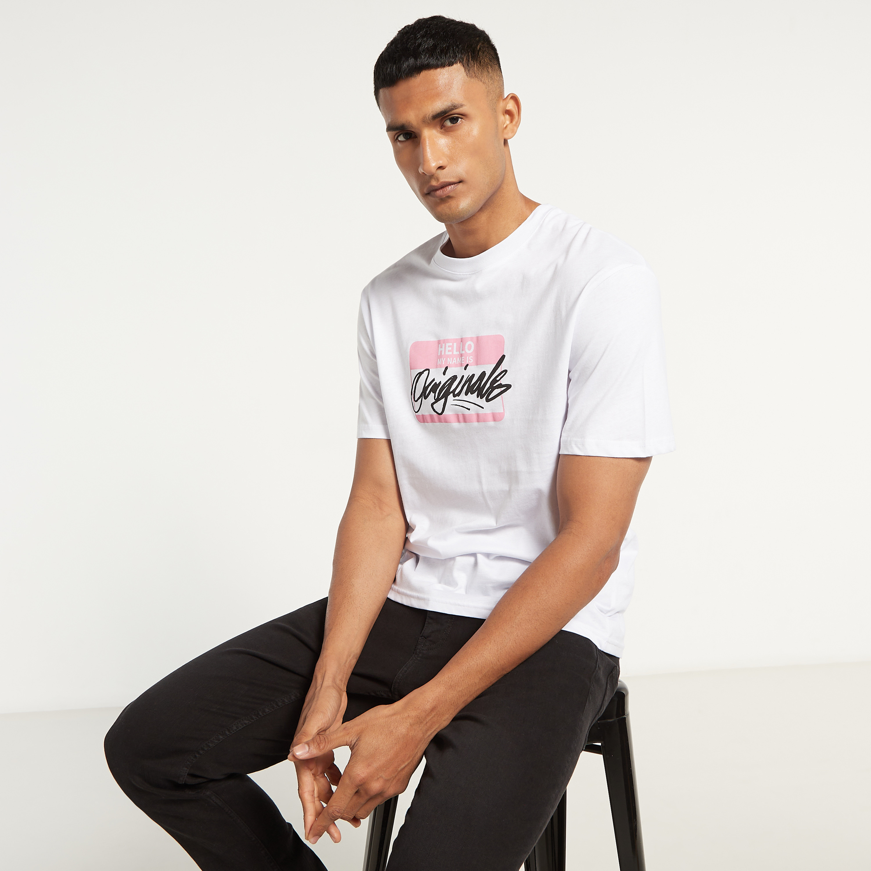 تي شيرت من جاك آند جونز مطبوع بأكمام قصيرة و ياقة مستديرة-men-clothing-tshirtsandpolos-tshirts-image-13