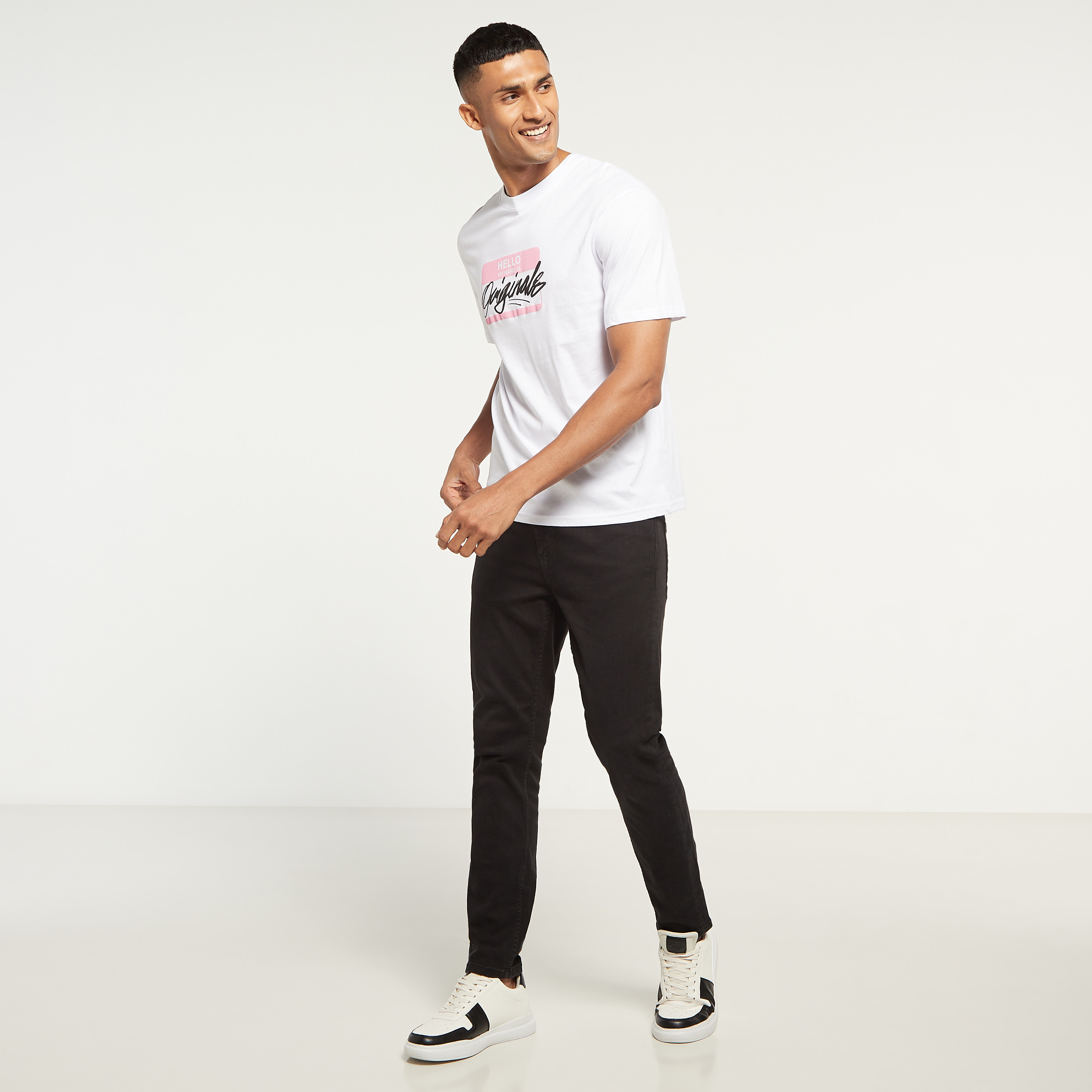 تي شيرت من جاك آند جونز مطبوع بأكمام قصيرة و ياقة مستديرة-men-clothing-tshirtsandpolos-tshirts-image-14