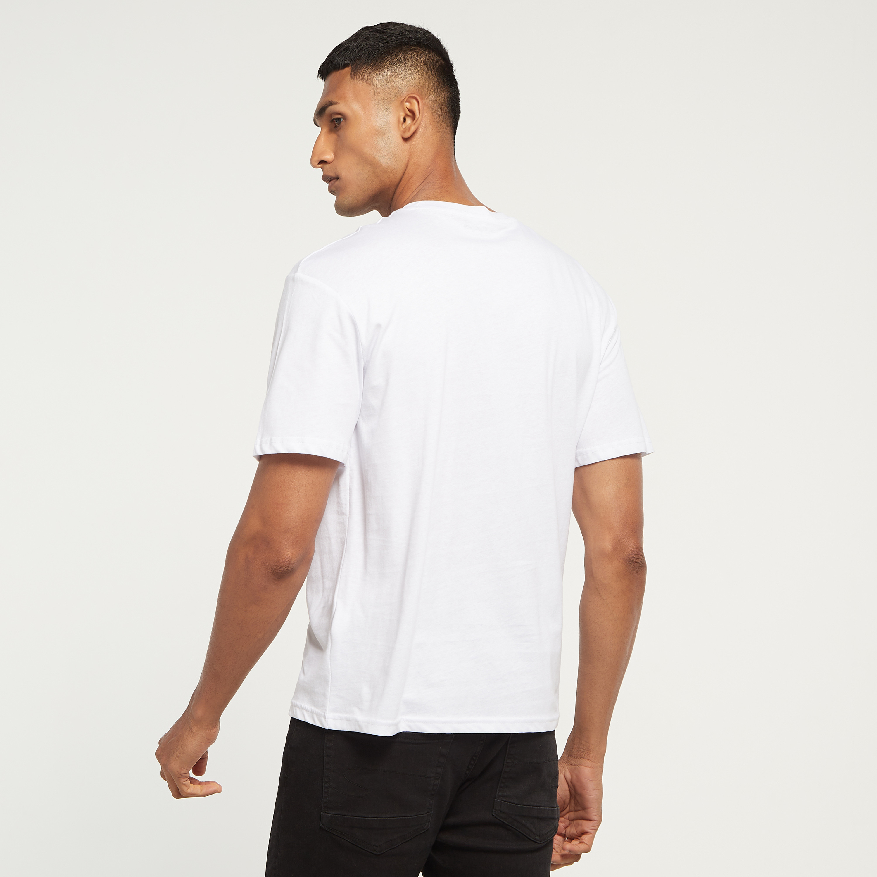 تي شيرت من جاك آند جونز مطبوع بأكمام قصيرة و ياقة مستديرة-men-clothing-tshirtsandpolos-tshirts-image-15