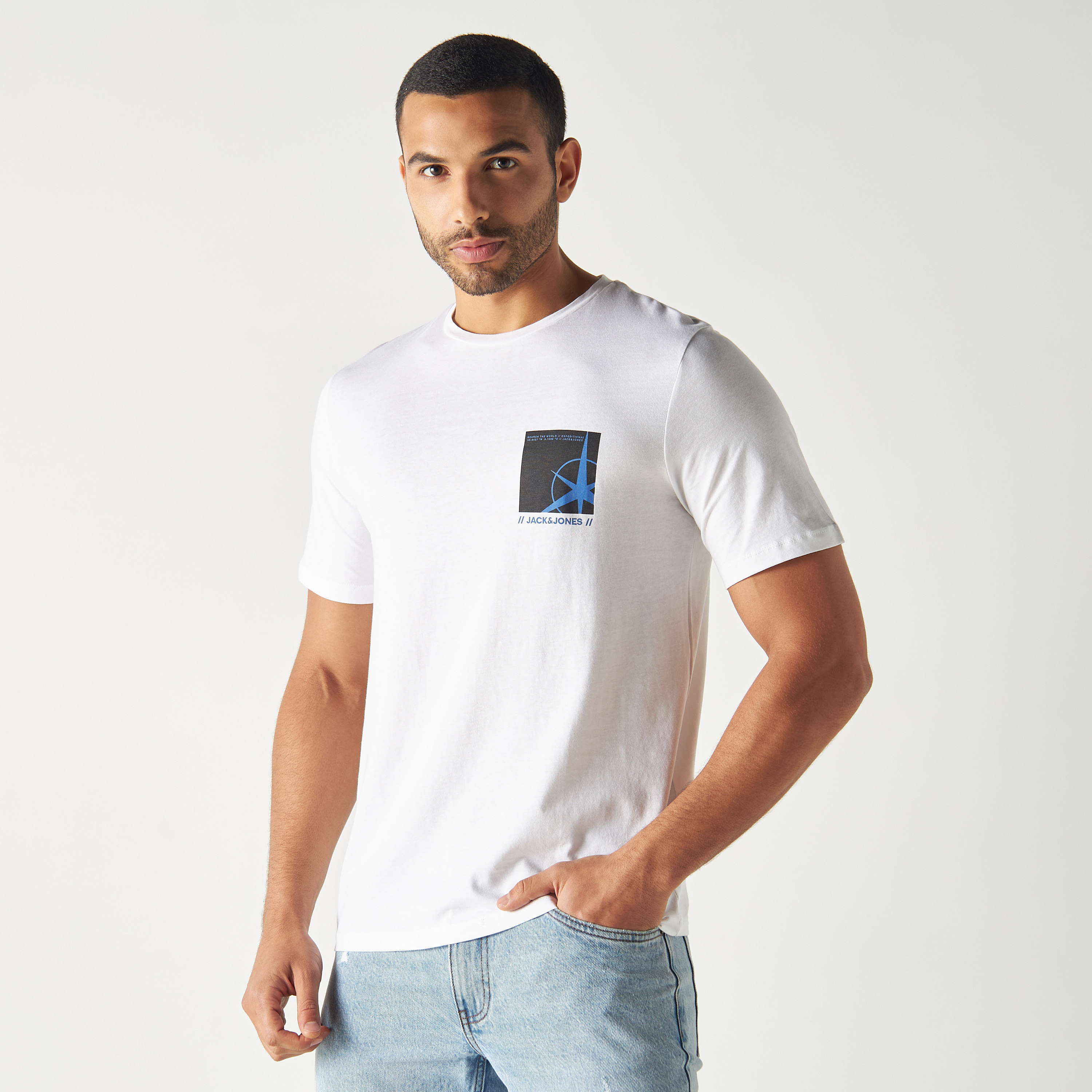 تي شيرت مطبوعة بأكمام قصيرة ورقبة مستديرة  من جاك اند جونز-men-clothing-tshirtsandpolos-tshirts-image-7