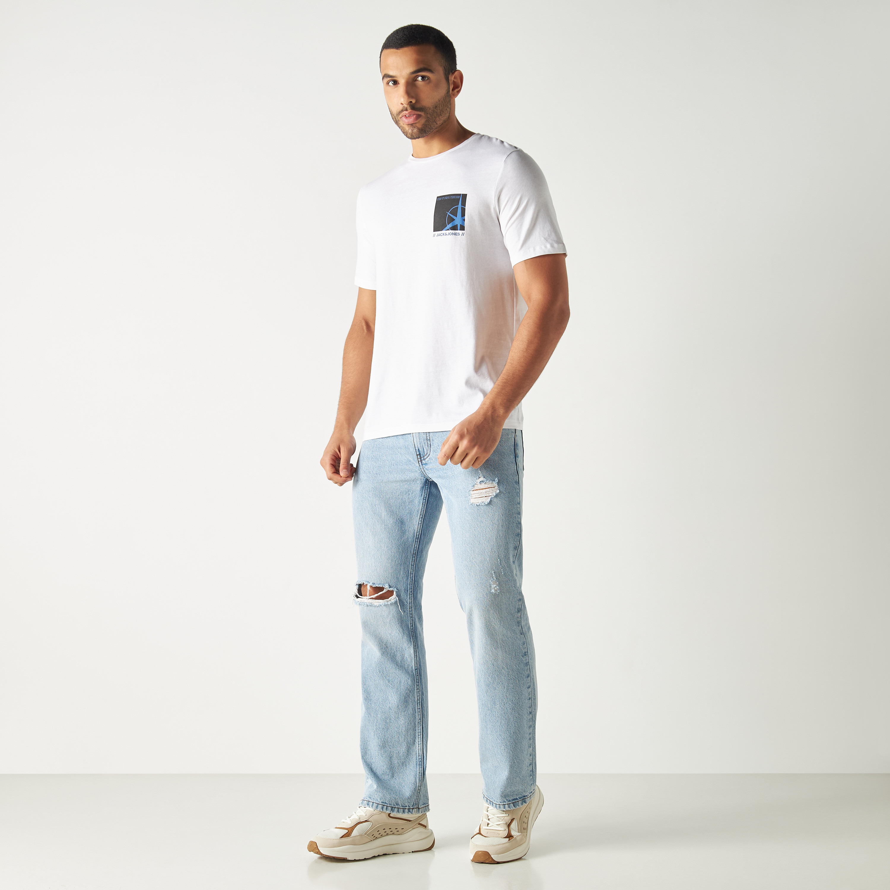 تي شيرت مطبوعة بأكمام قصيرة ورقبة مستديرة  من جاك اند جونز-men-clothing-tshirtsandpolos-tshirts-image-8